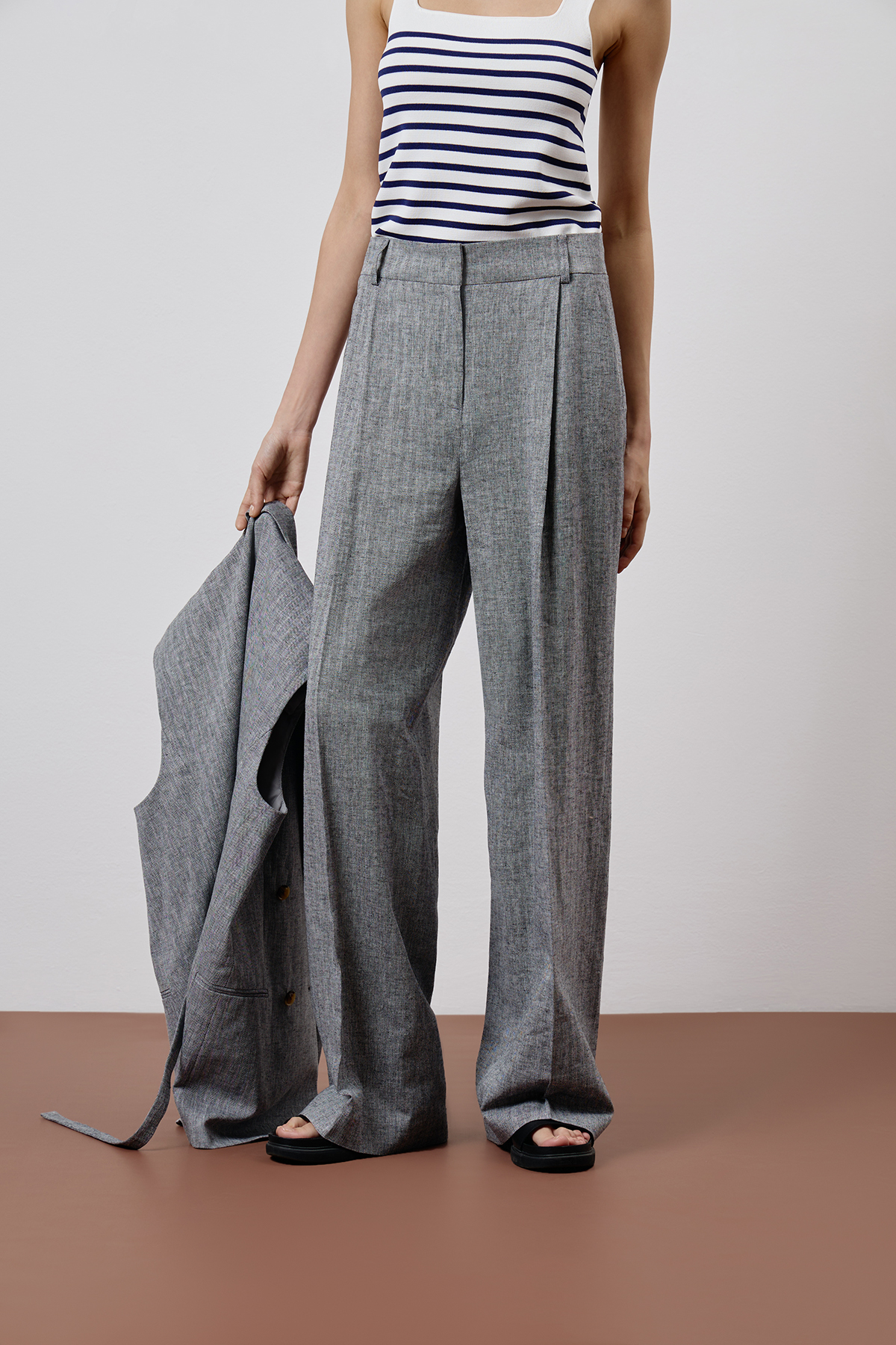 Свободные брюки из льна и хлопка VASSA CODE, пол женский, цвет серый, фото №2