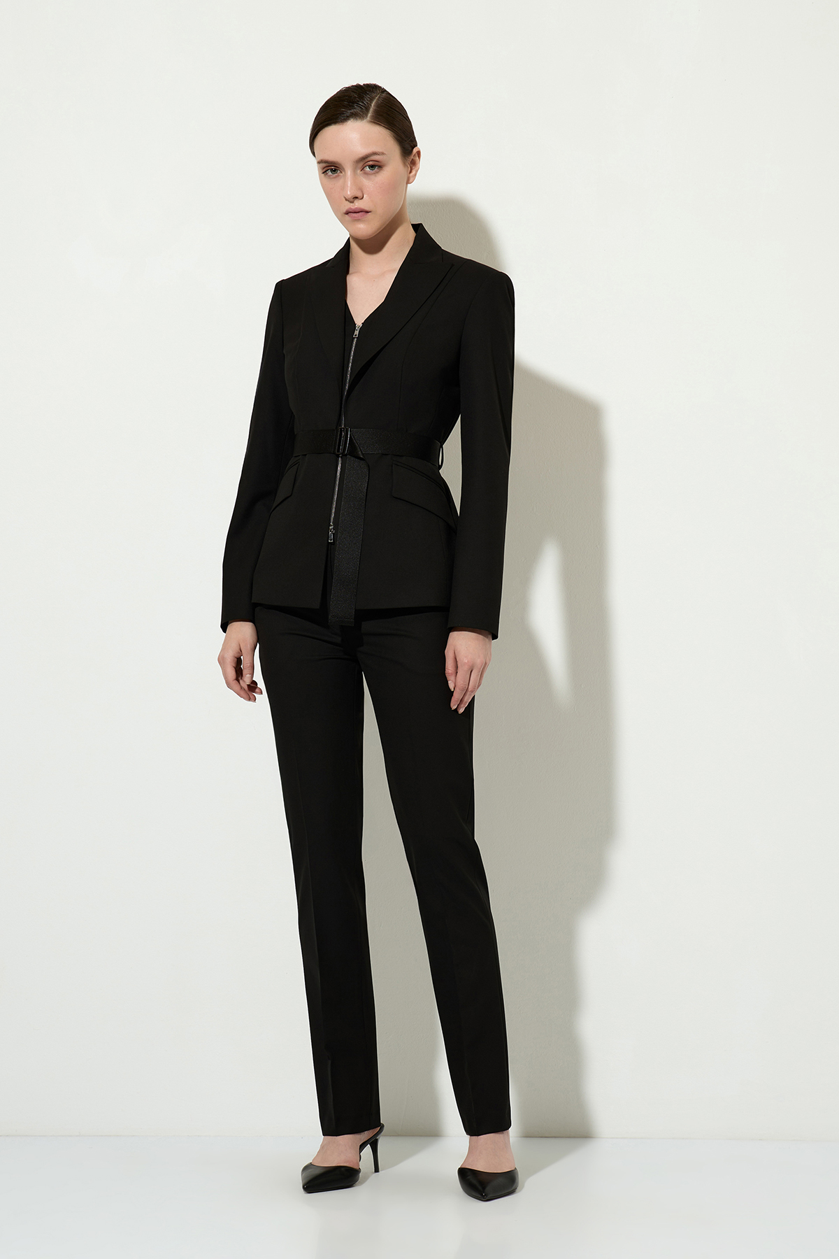 Жакет на молнии с поясом VASSA&Co, пол женский, цвет черный, фото №4