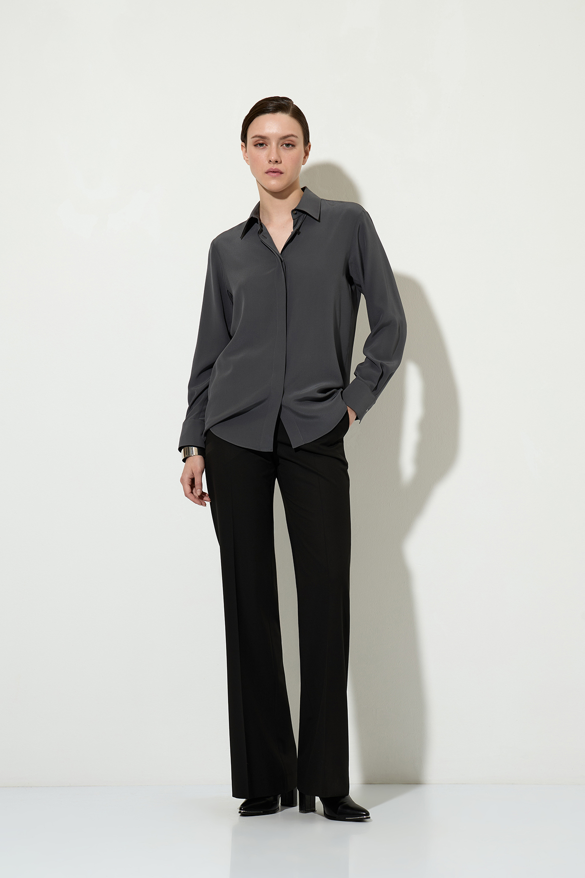 Брюки прямого кроя VASSA&Co, пол женский, цвет черный, фото №3