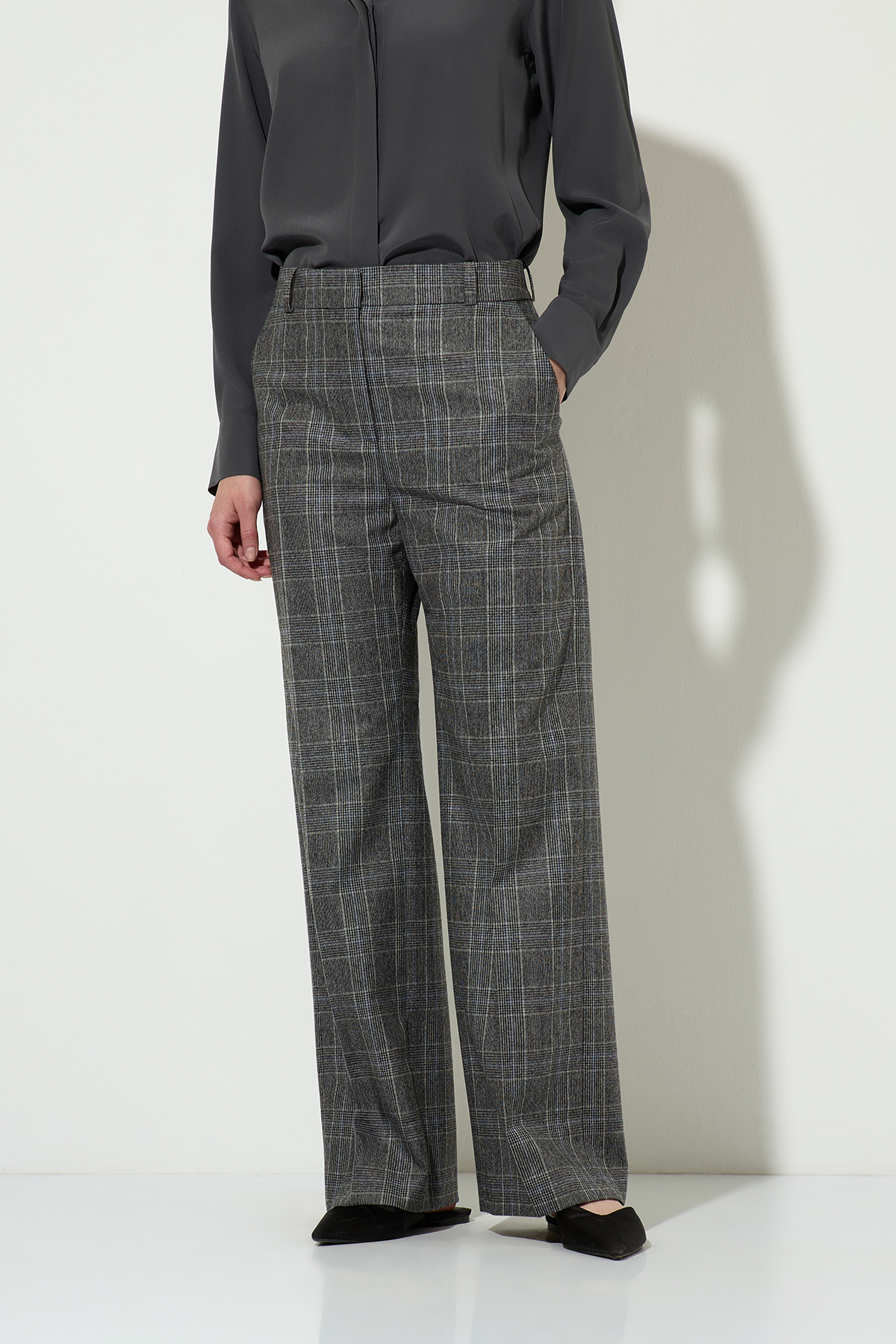 Брюки в клетку VASSA&Co, пол женский, цвет серый, фото №3
