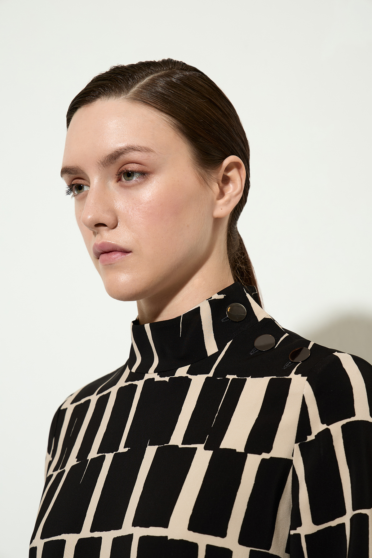 Платье с абстрактным принтом VASSA&Co, пол женский, цвет черный, фото №3