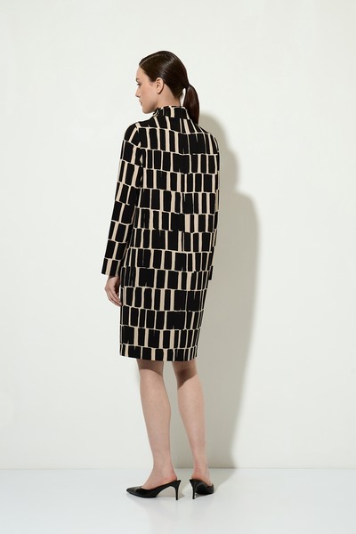 Платье с абстрактным принтом VASSA&Co, пол женский, цвет черный, фото №2