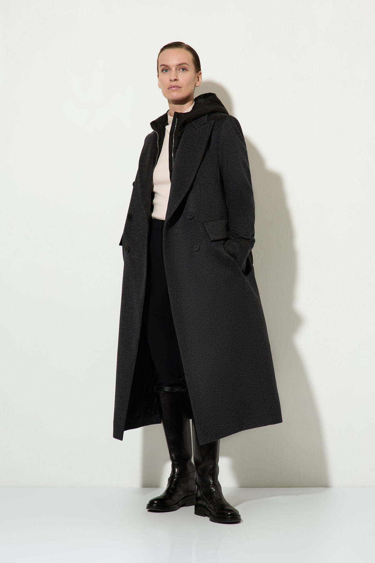 Зауженные брюки с молниями VASSA&Co, пол женский, цвет черный, фото №3