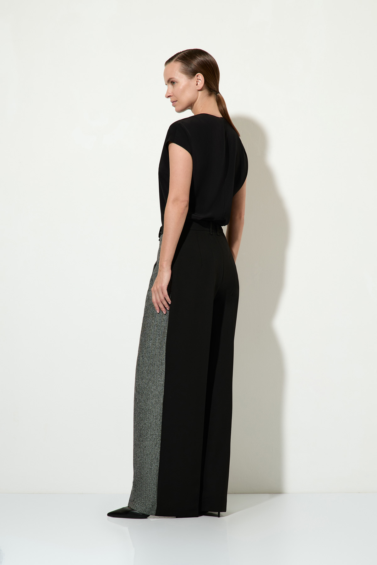 Брюки в стиле color block VASSA&Co, пол женский, цвет серый, фото №2