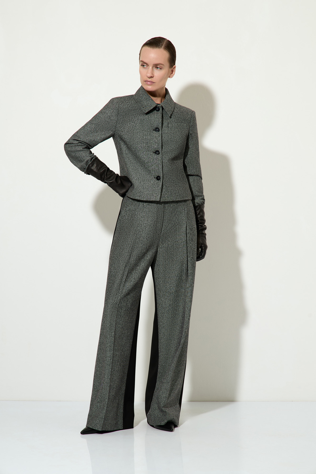 Брюки в стиле color block VASSA&Co, пол женский, цвет серый, фото №4