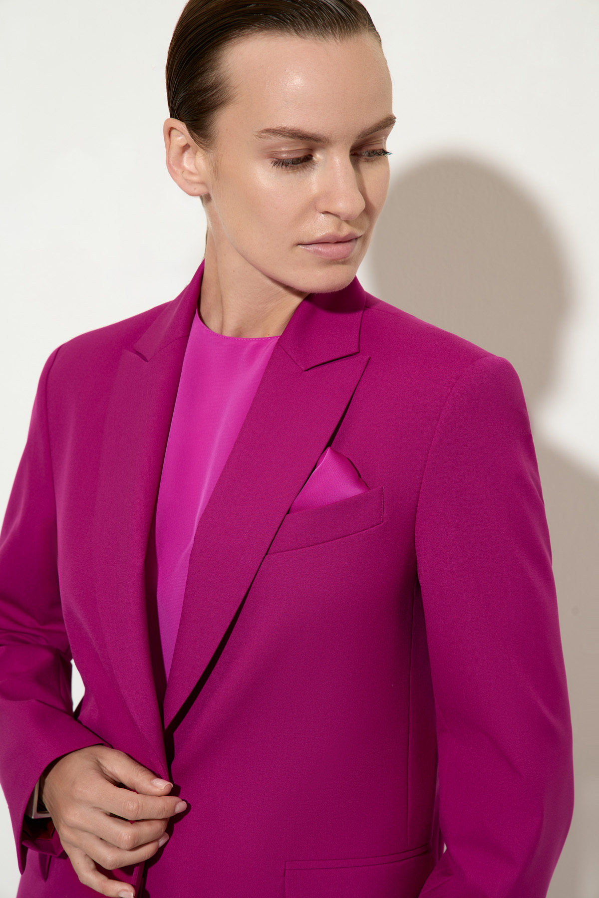 Однобортный жакет в оттенке темная фуксия VASSA&Co, пол женский, цвет фиолетовый, фото №3