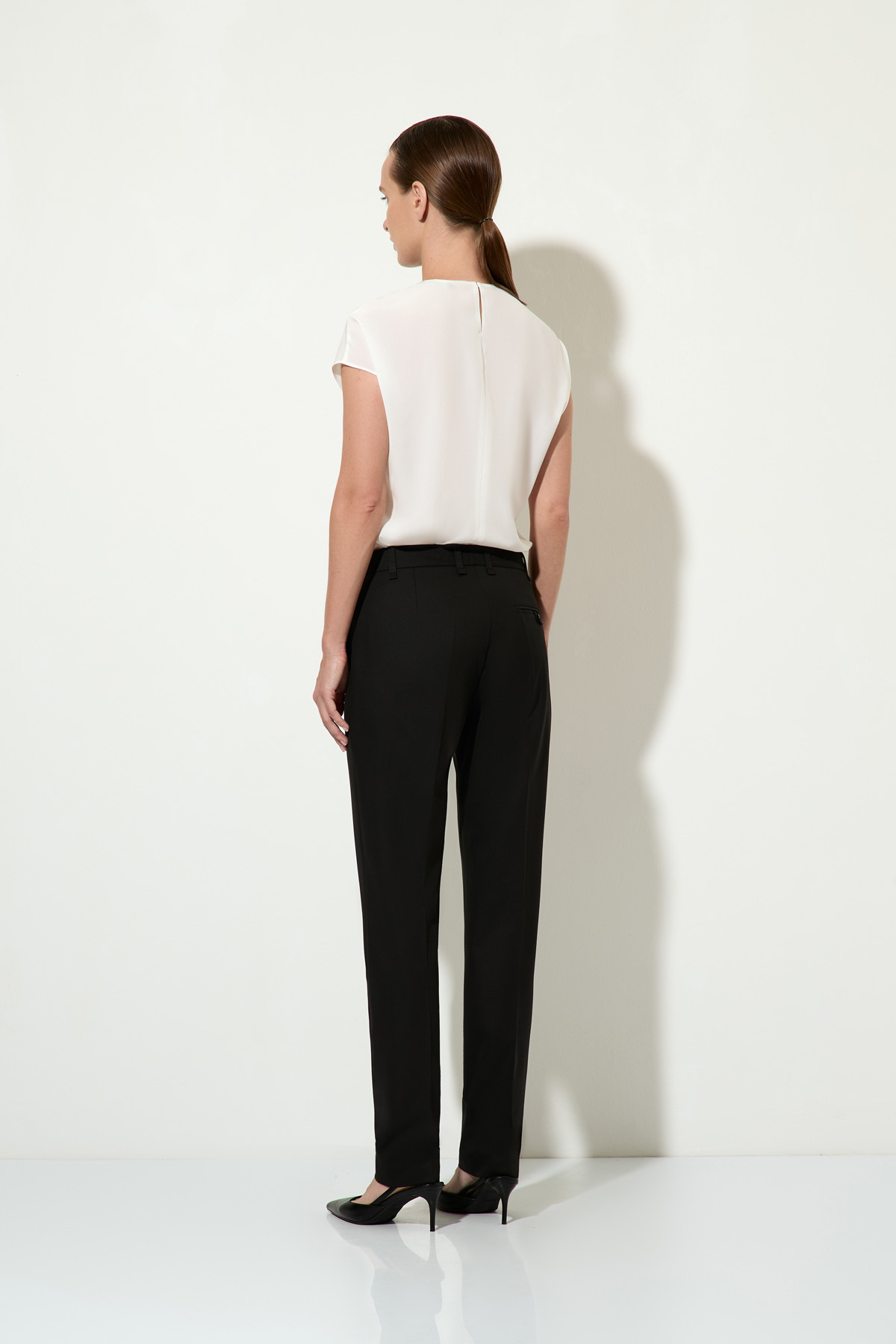 Базовые брюки VASSA&Co, пол женский, цвет черный, фото №3