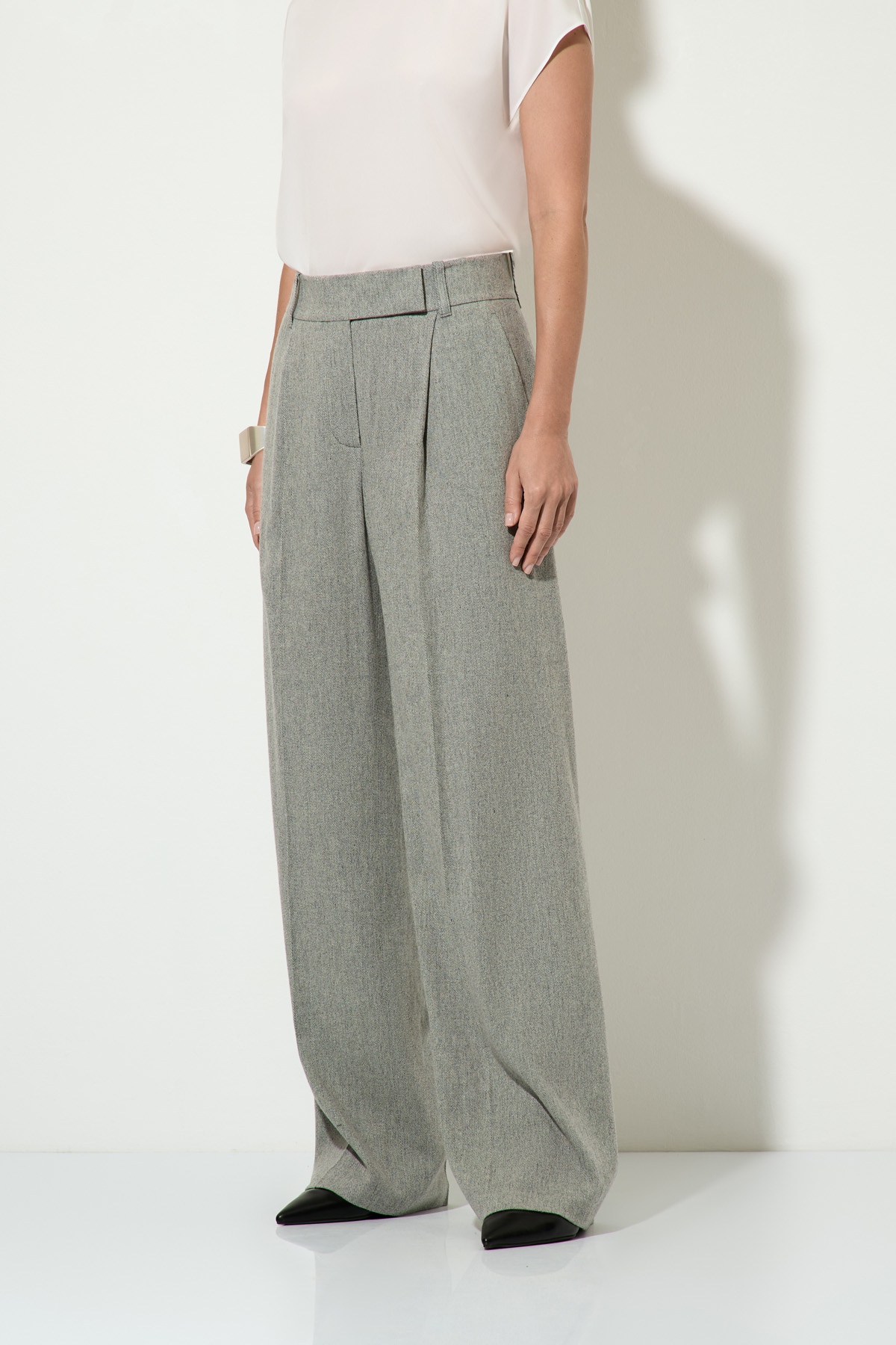 Брюки прямого кроя VASSA&Co, пол женский, цвет серый, фото №6