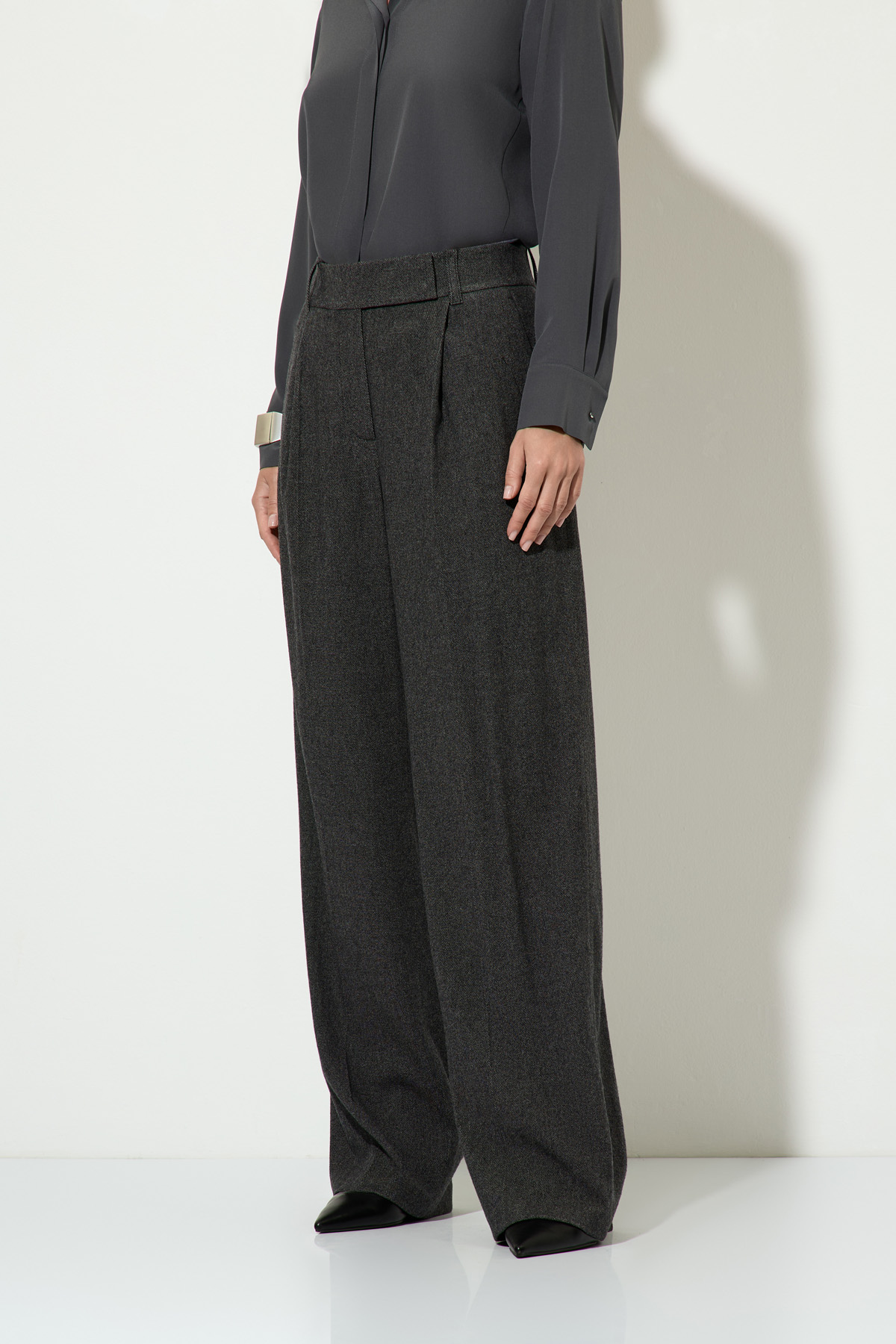Брюки прямого кроя из полушерсти VASSA&Co, пол женский, цвет серый, фото №2
