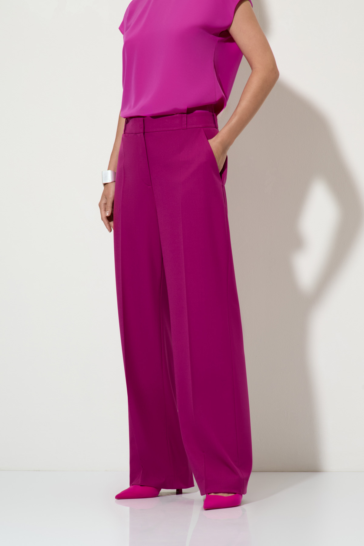 Брюки в оттенке темная фуксия VASSA&Co, пол женский, цвет фиолетовый, фото №8