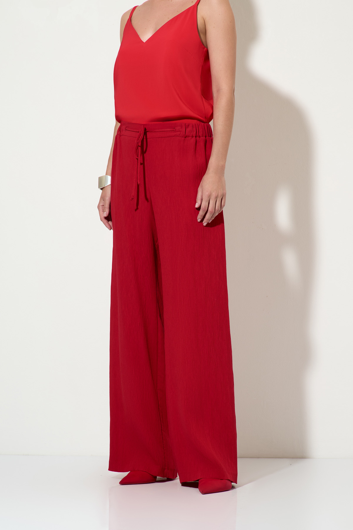 Брюки из жатой вискозы VASSA&Co, пол женский, цвет красный, фото №2