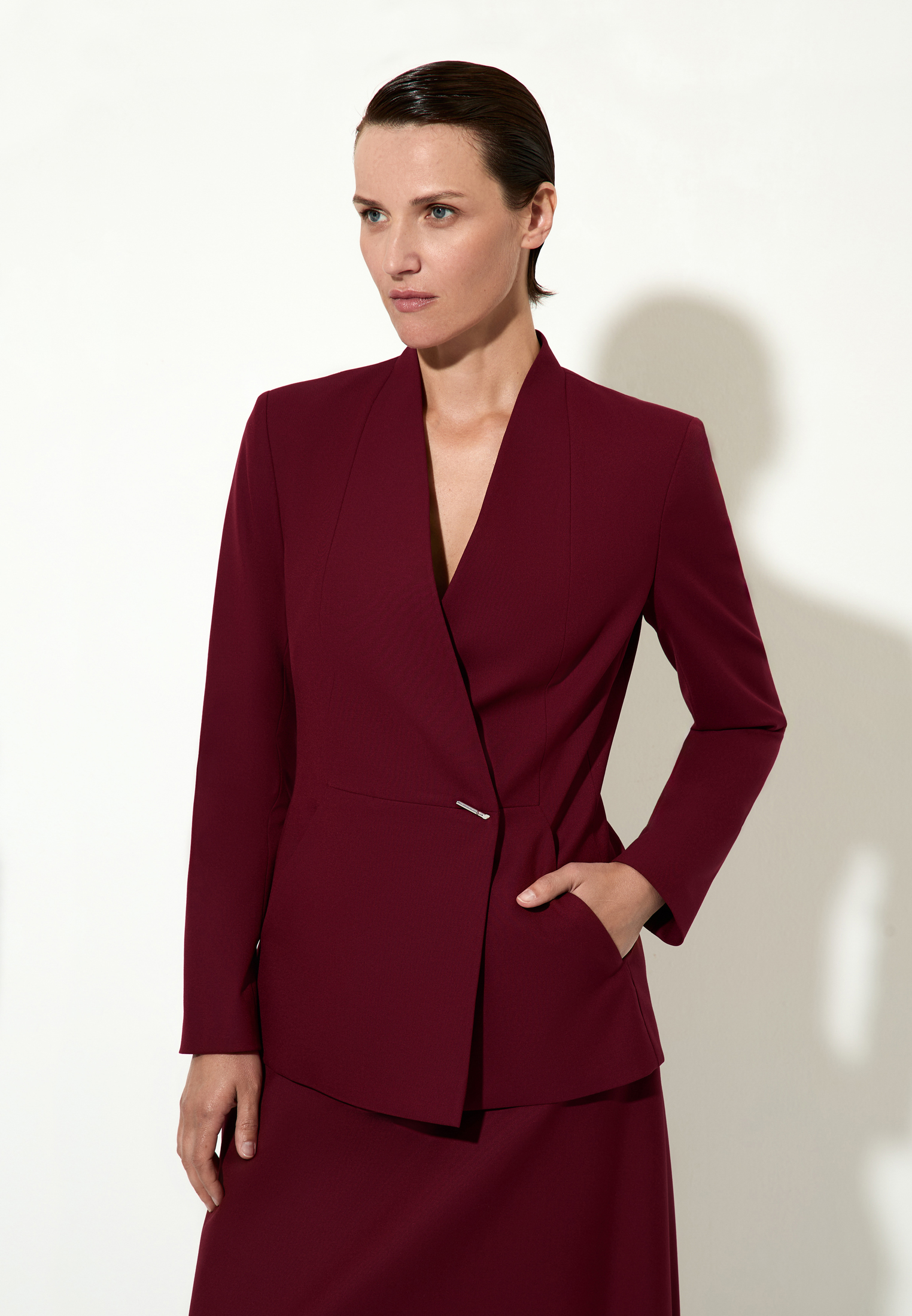 Жакет с асимметричным бортом VASSA&Co, пол женский, цвет красный, фото №4