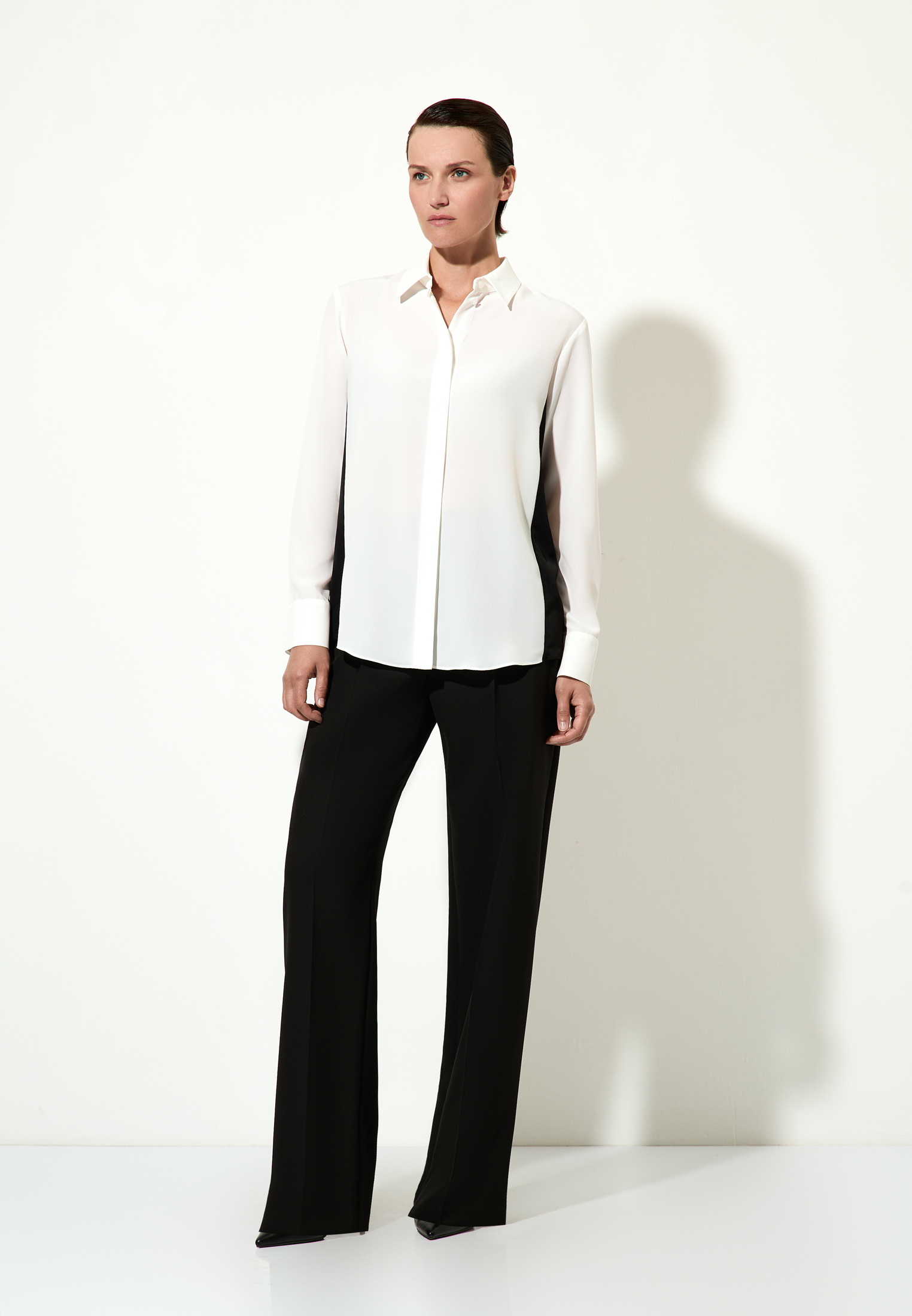 Блузка с контрастными вставками VASSA&Co, пол женский, цвет белый, фото №5