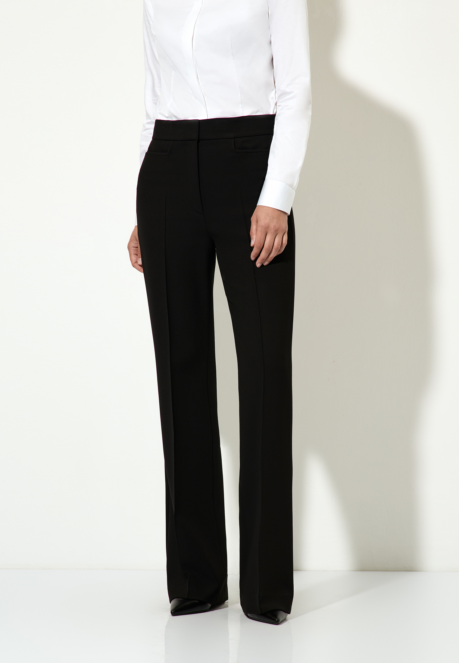 Брюки черные со стрелками VASSA&Co, пол женский, цвет черный, фото №2