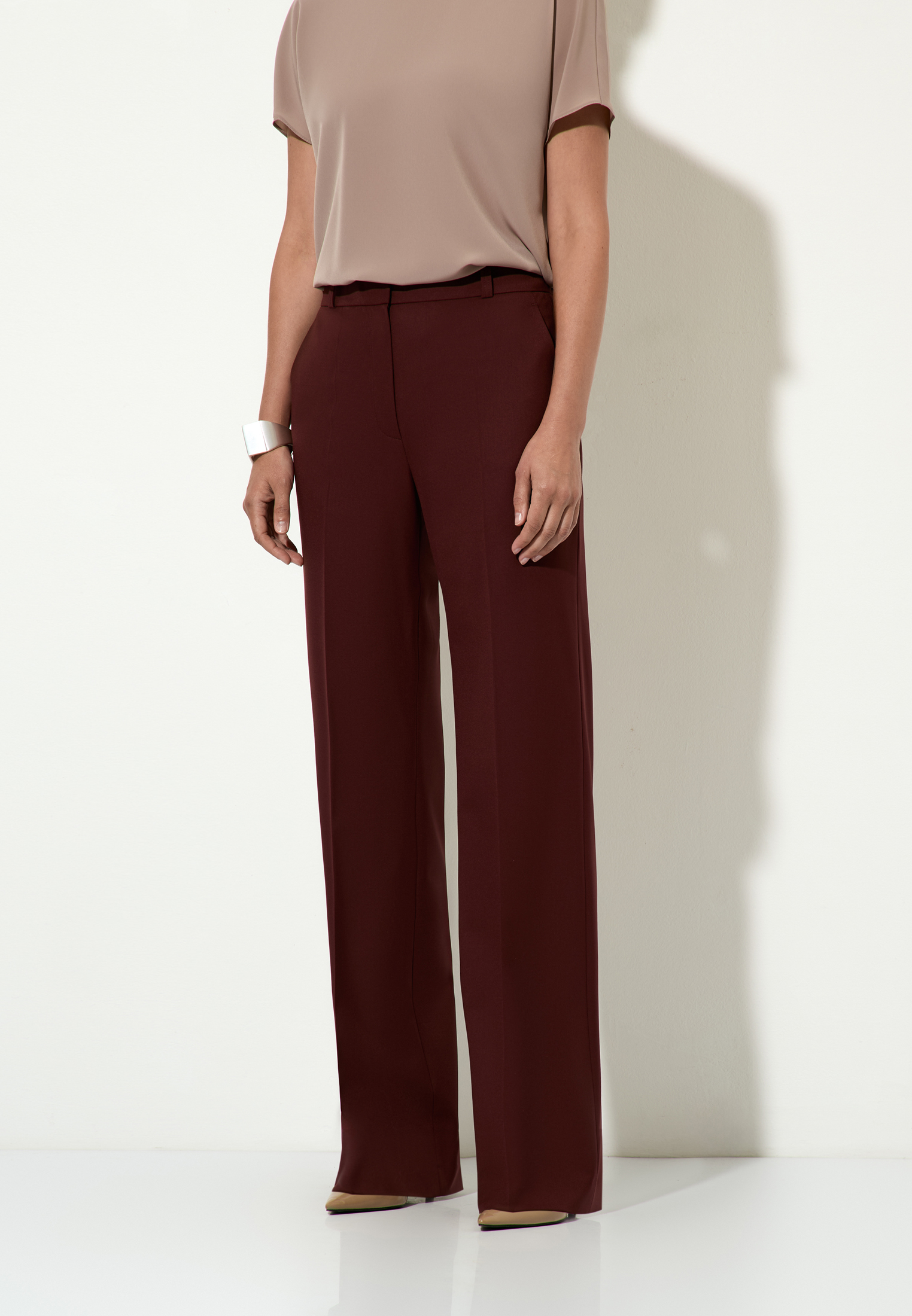 Брюки классические прямые VASSA&Co, пол female, цвет brown, фото №2