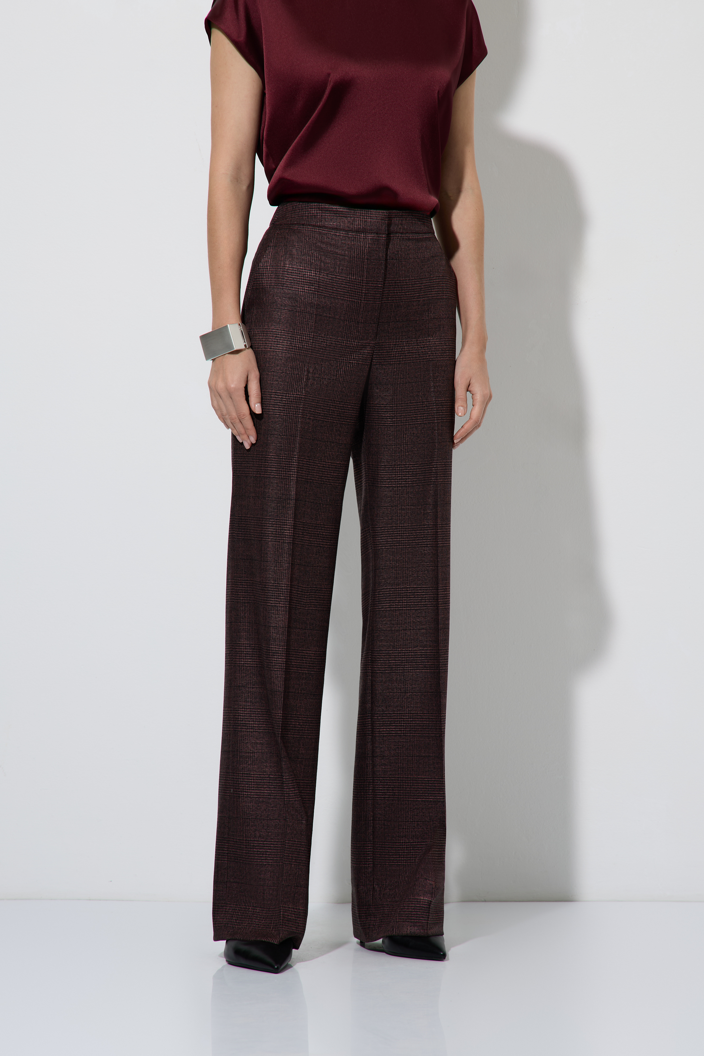 Брюки со стрелками VASSA&Co, пол женский, цвет бордовый, фото №6