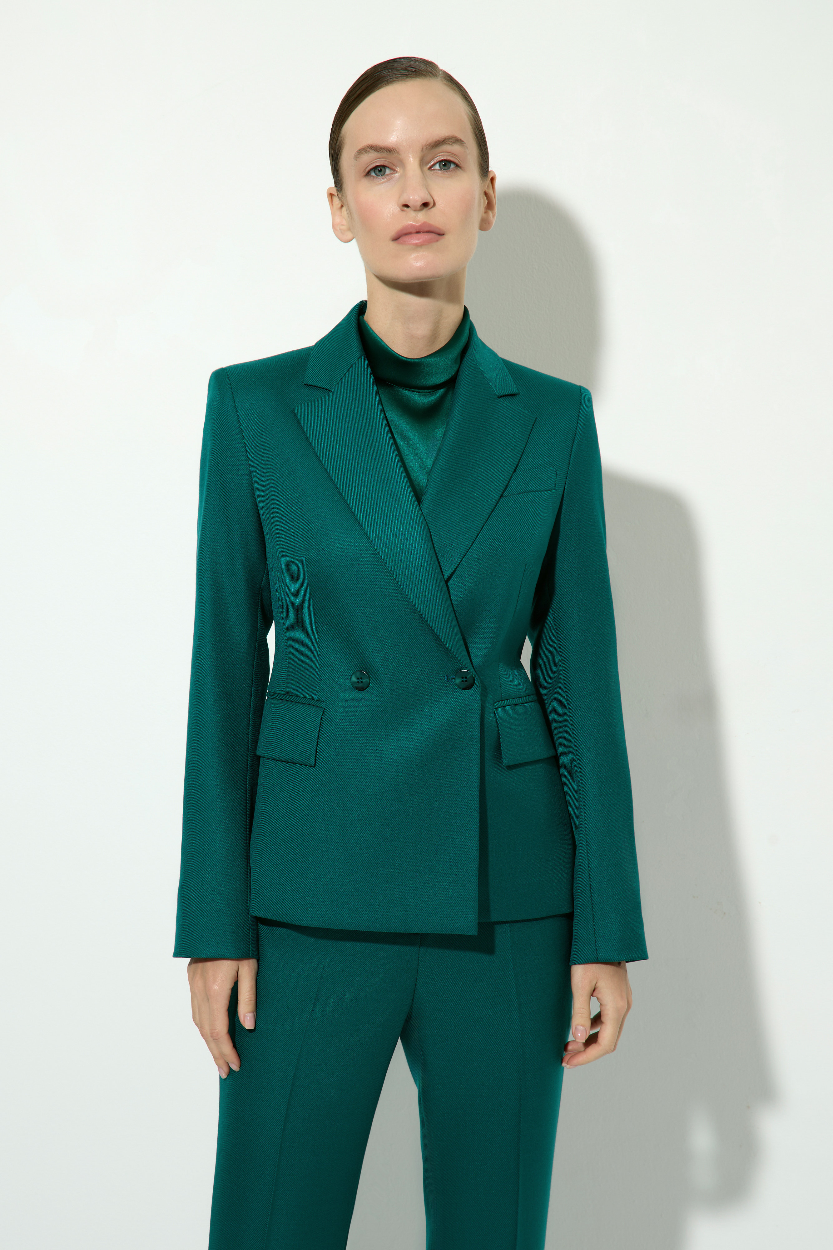 Жакет двубортный приталенный VASSA&Co, пол женский, цвет зеленый, фото №2