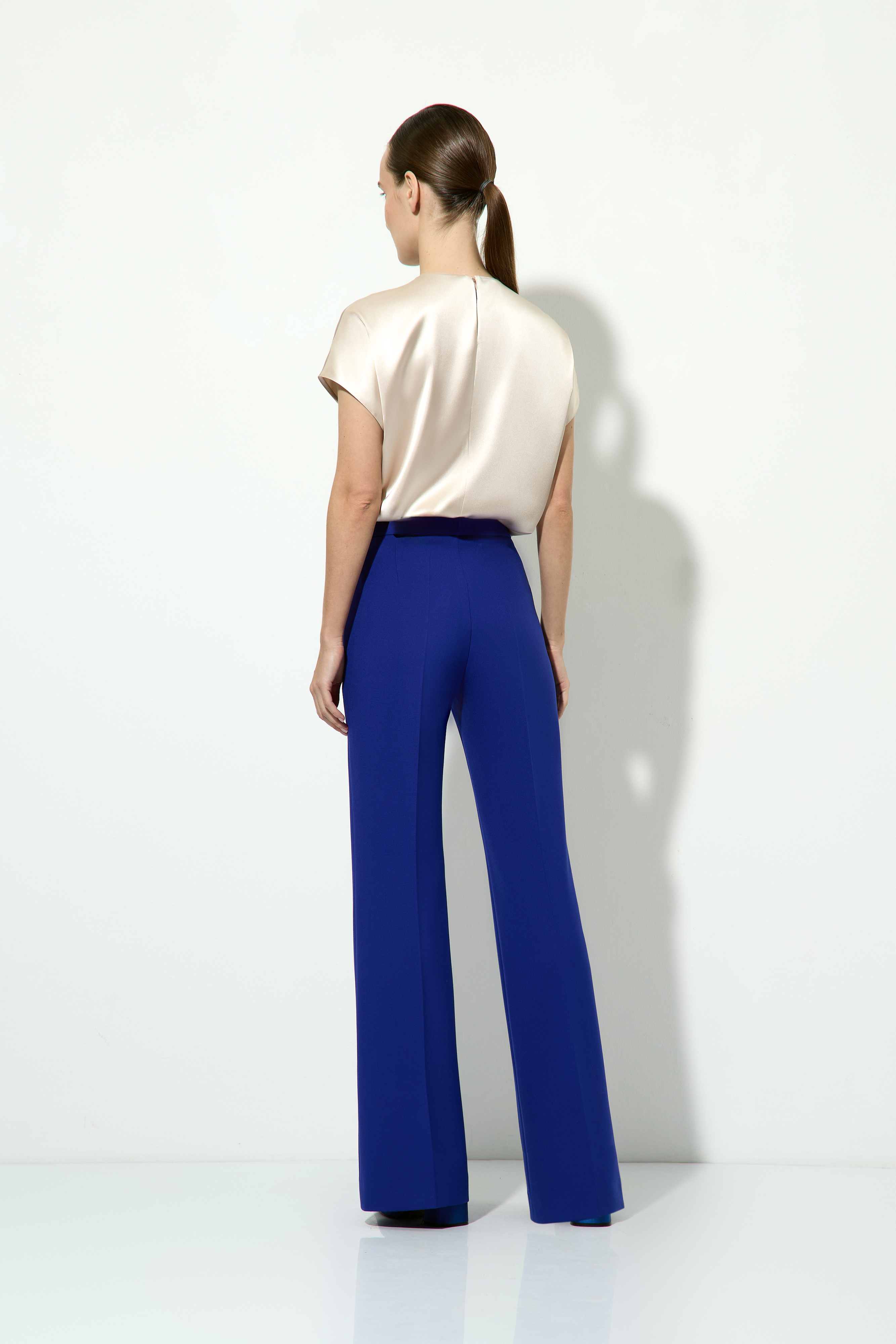 Брюки синего цвета VASSA&Co, пол женский, цвет синий, фото №4