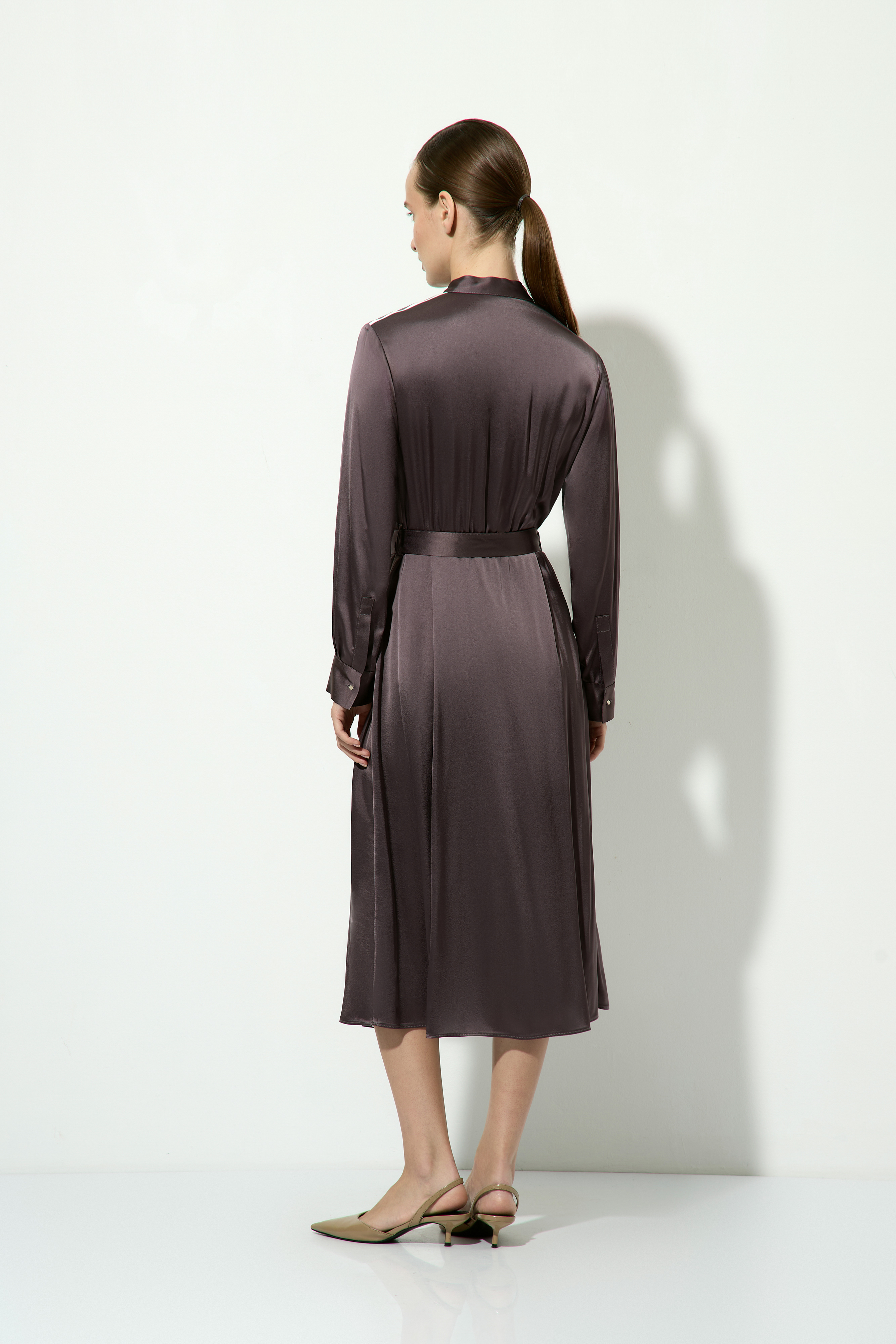 Атласное платье из вискозы VASSA&Co, пол женский, цвет коричневый, фото №3