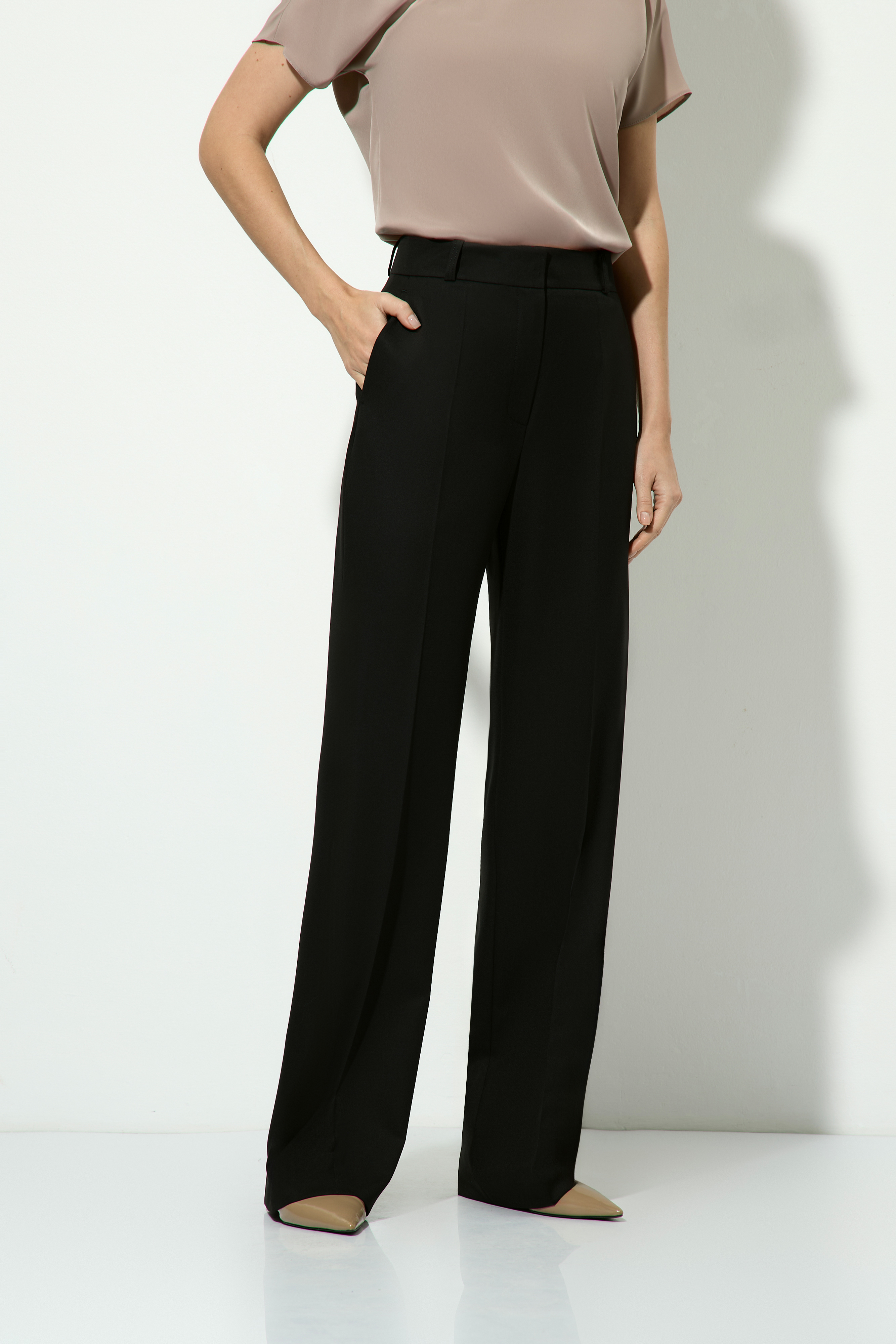 Брюки черные со стрелками VASSA&Co, пол женский, цвет черный, фото №3