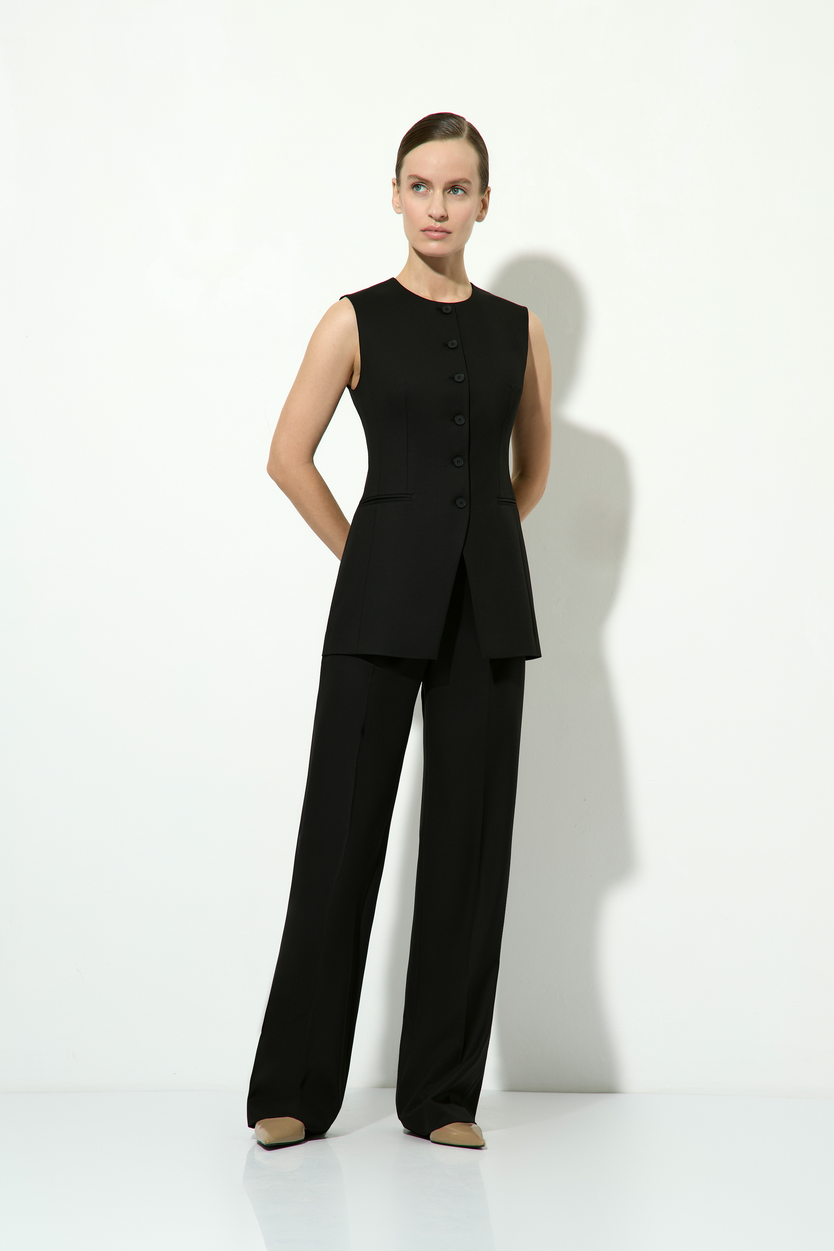Удлиненный костюмный жилет VASSA&Co, пол женский, цвет черный, фото №2