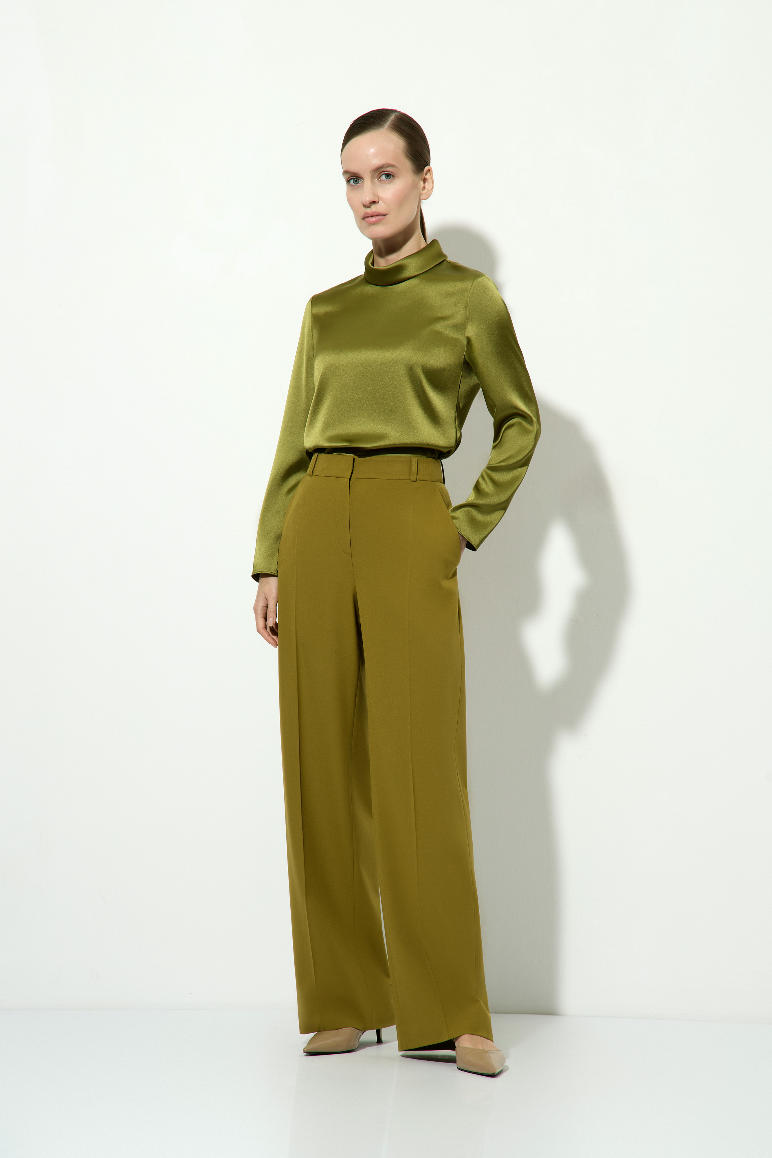 Брюки прямого кроя VASSA&Co, пол женский, цвет хаки, фото №5