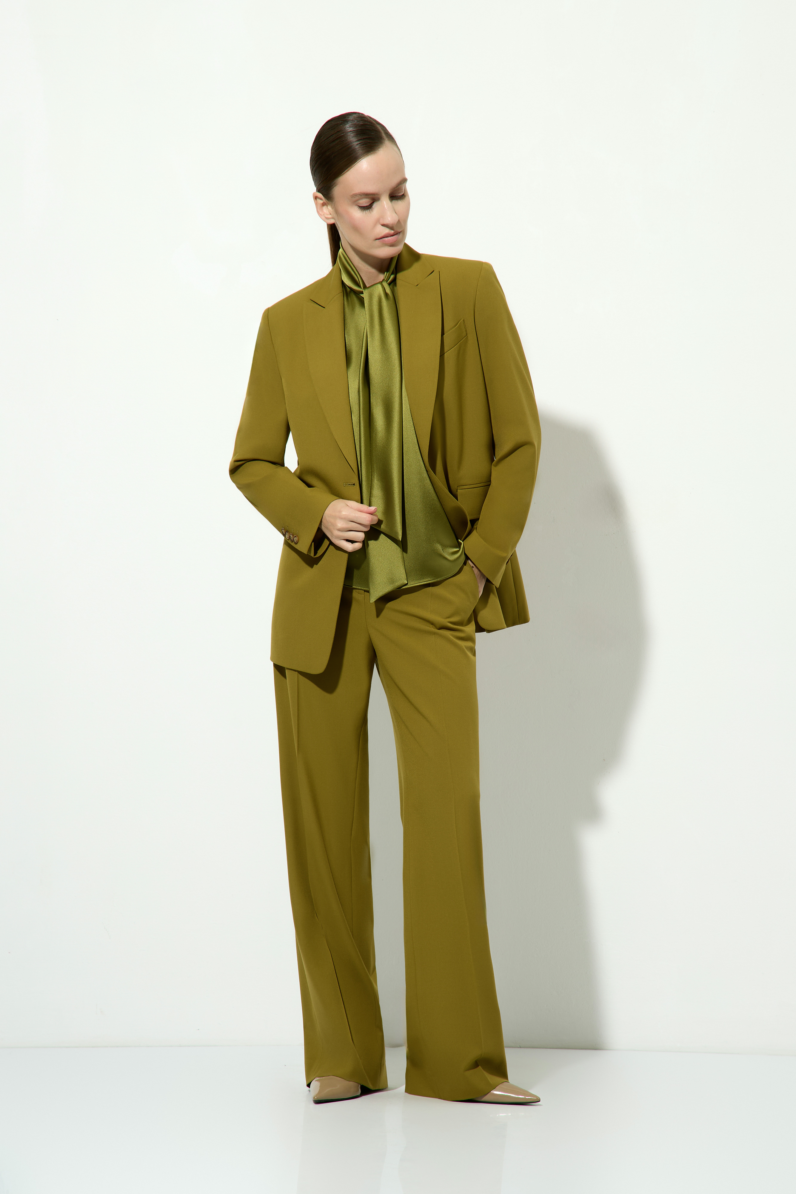 Блузка со съемным шарфом VASSA&Co, пол женский, цвет хаки, фото №2