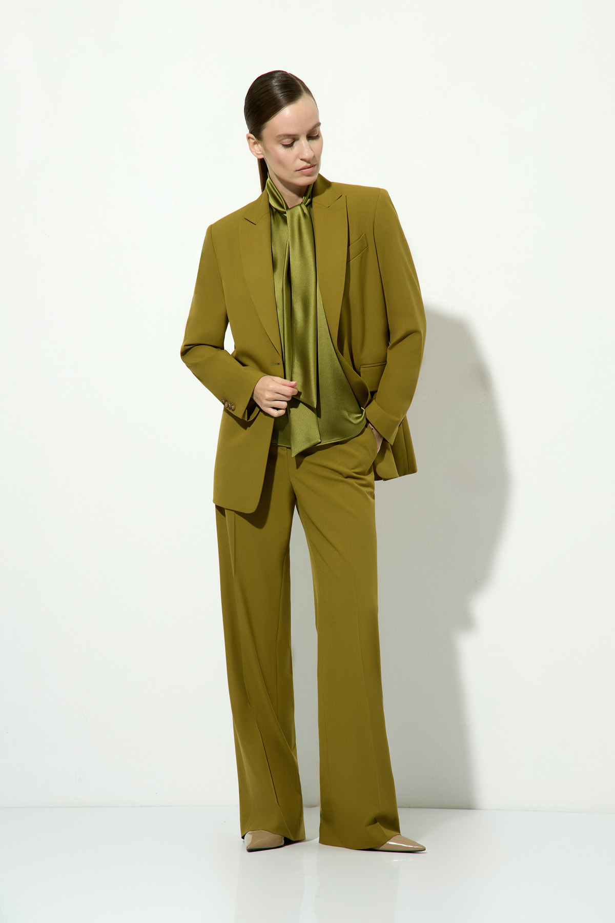 Однобортный жакет VASSA&Co, пол женский, цвет хаки, фото №4