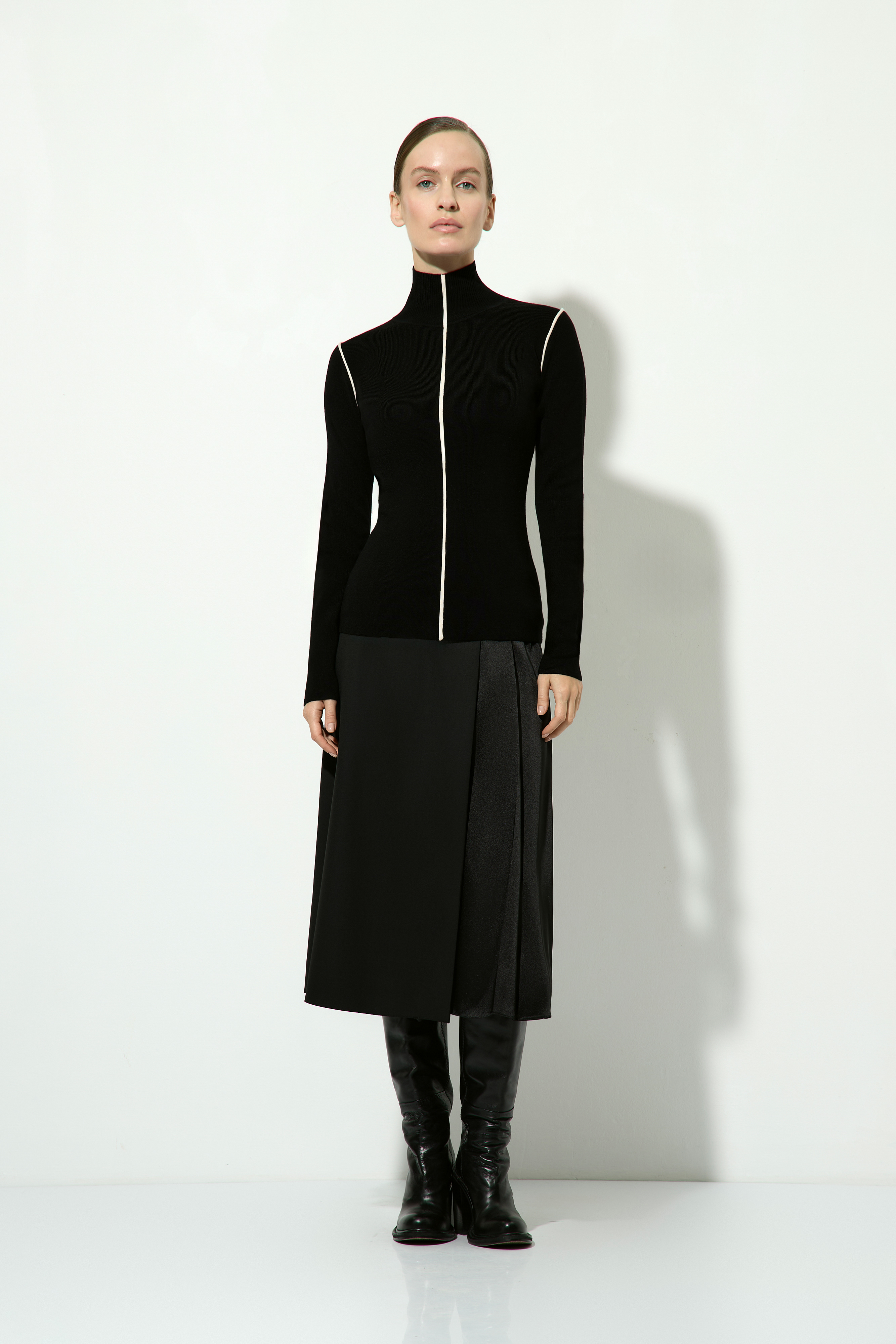 Джемпер из шерсти мериноса VASSA&Co, пол женский, цвет черный, фото №2