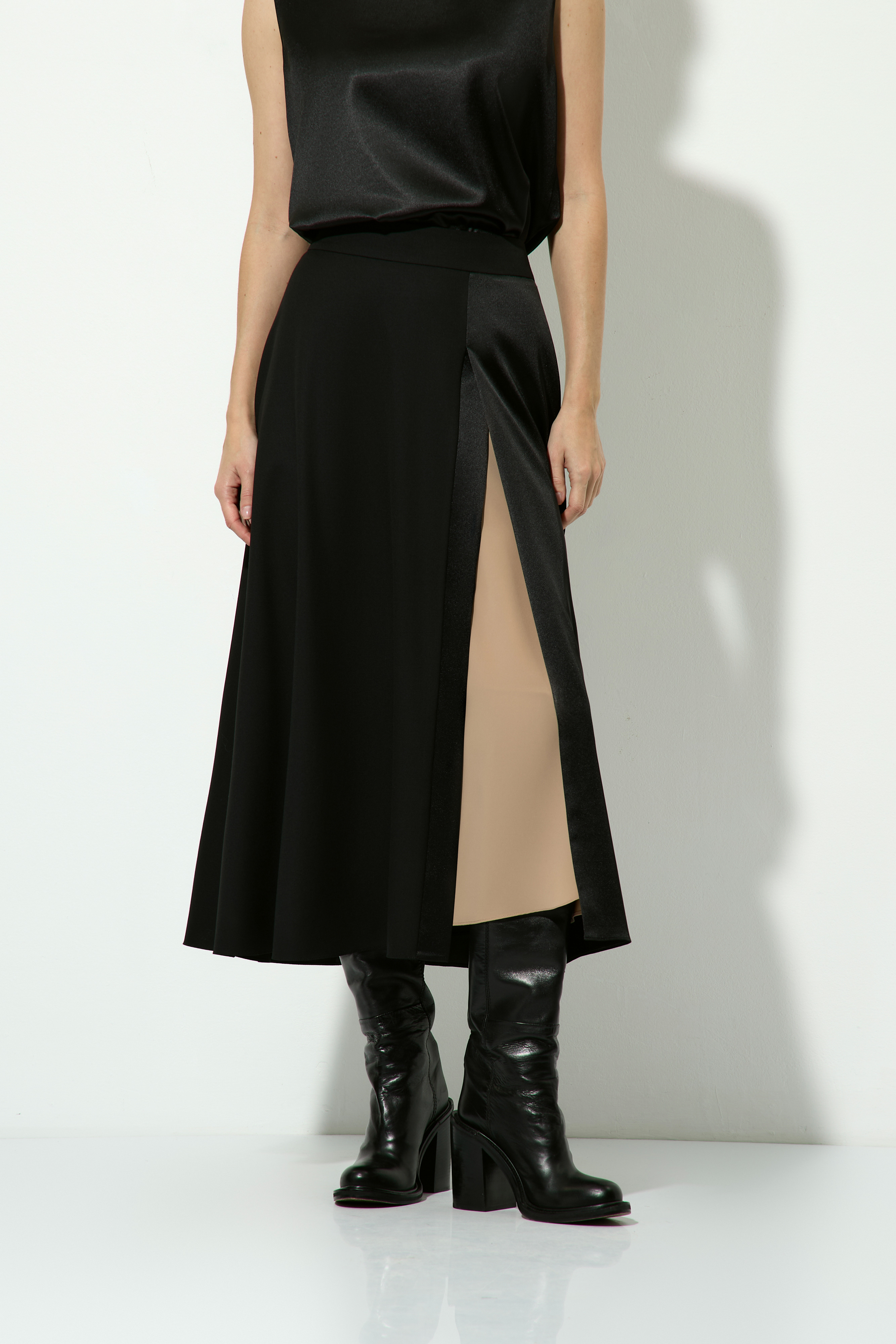 Юбка с контрастной деталью VASSA&Co, пол женский, цвет черный, фото №2