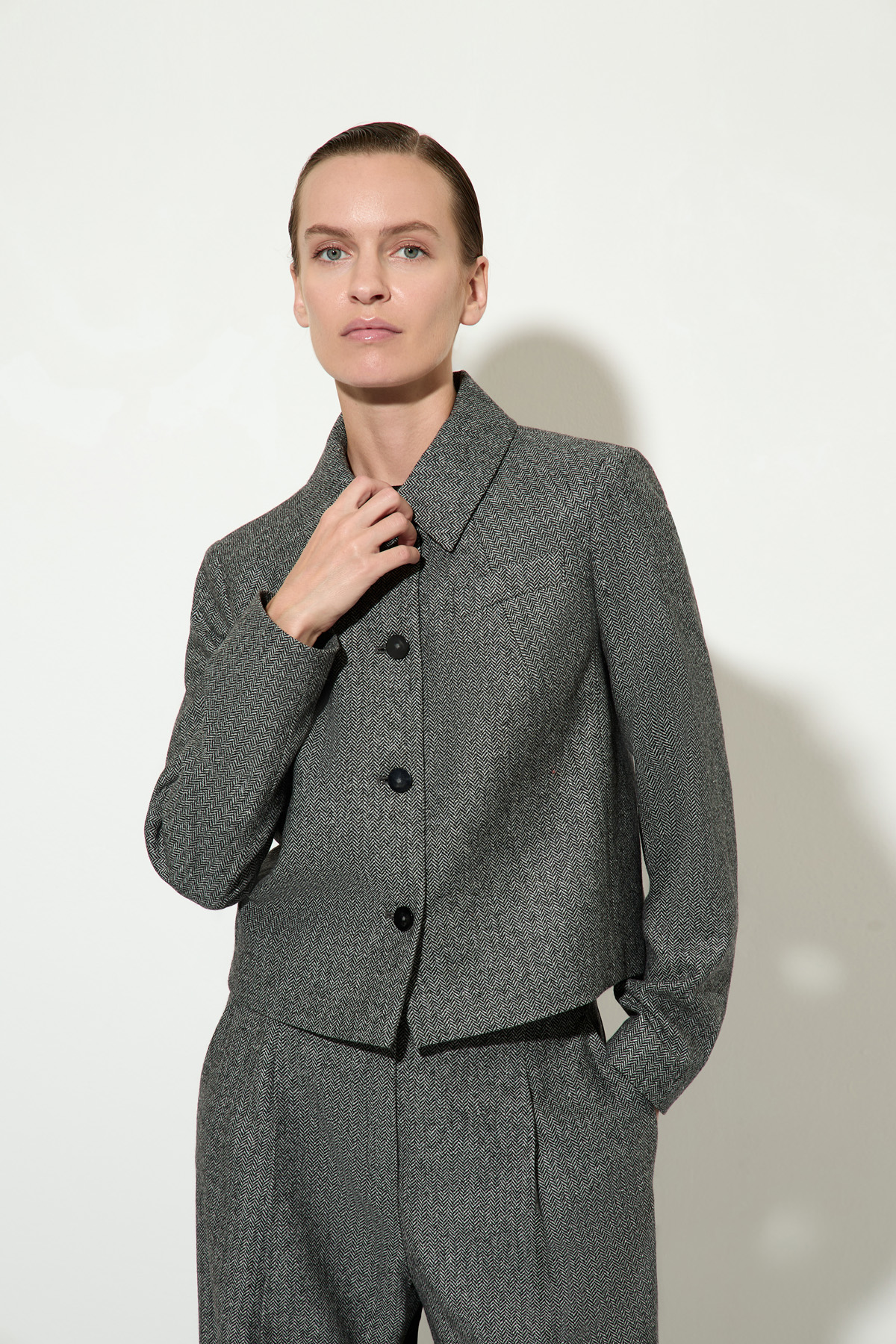 Укороченный однобортный жакет VASSA&Co, пол женский, цвет серый, фото №3