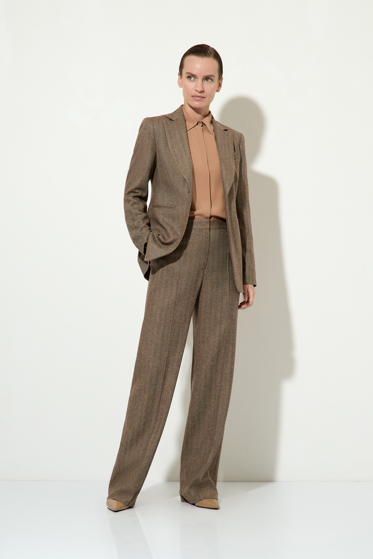 Брюки прямого кроя VASSA&Co, пол женский, цвет коричневый, фото №4