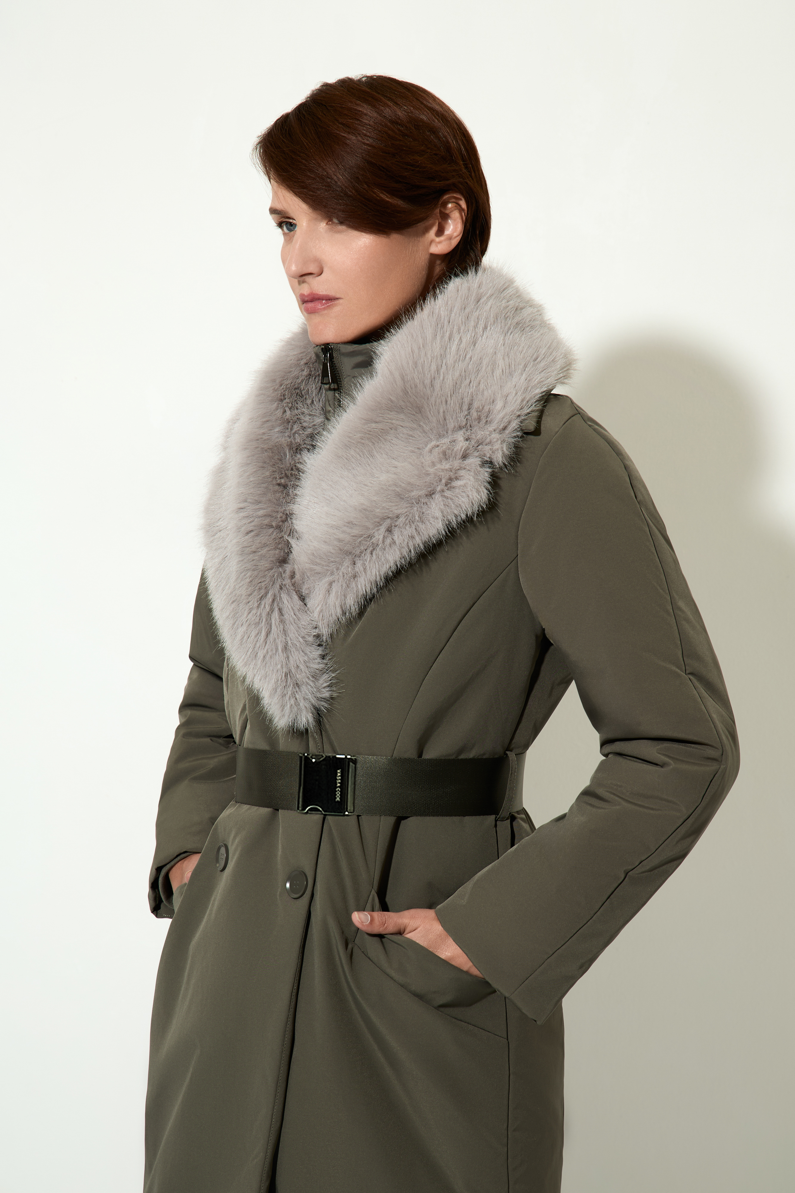 Утепленное пальто VASSA CODE, пол женский, цвет серый, фото №2