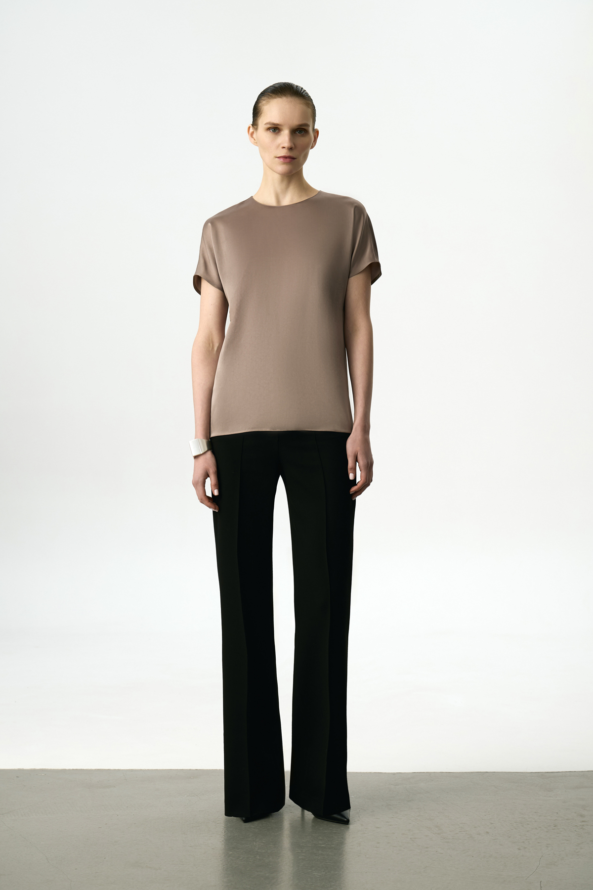 Блузка атласная VASSA&Co, пол female, цвет brown, фото №3