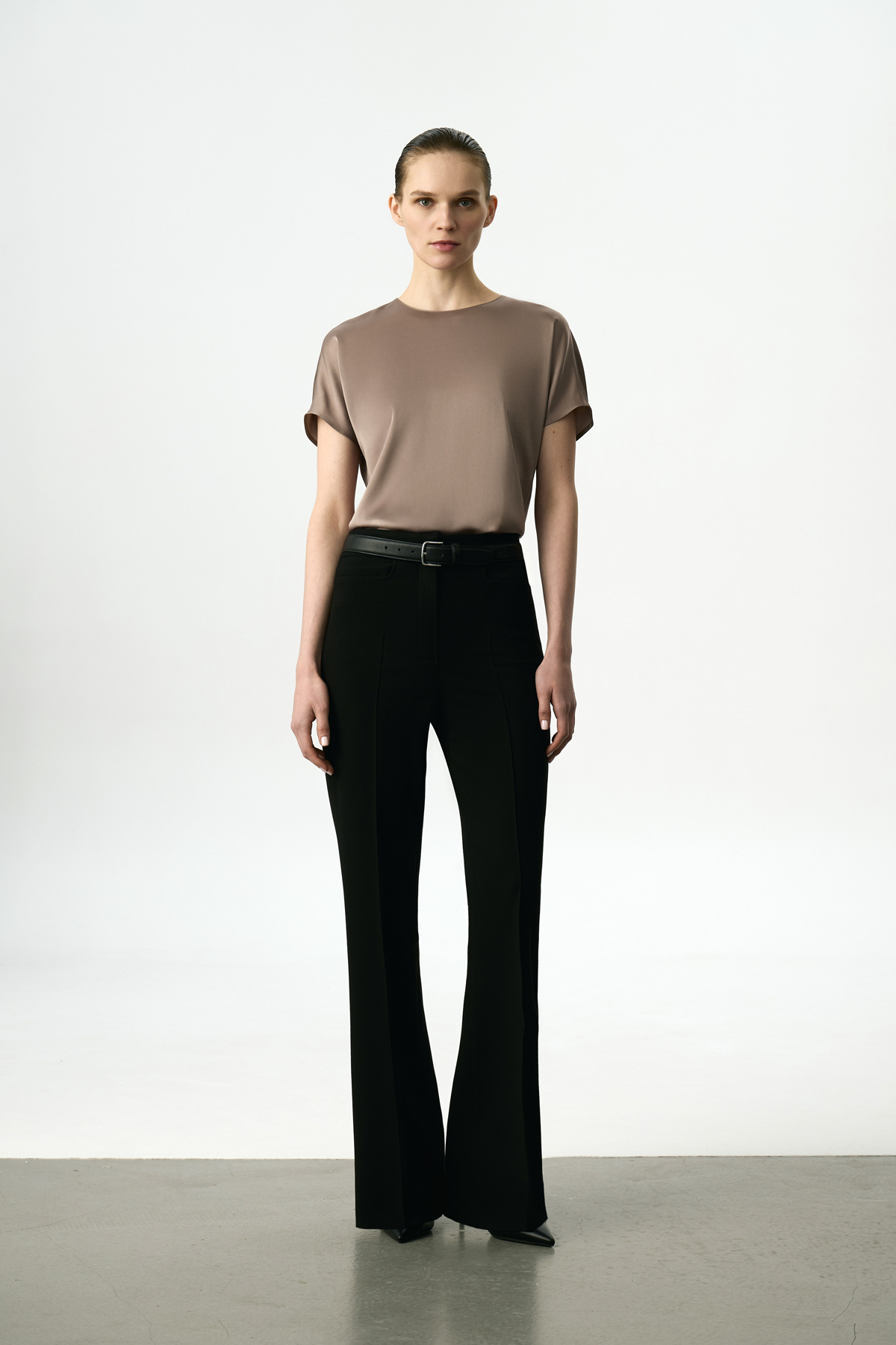 Блузка атласная VASSA&Co, пол female, цвет brown, фото №2