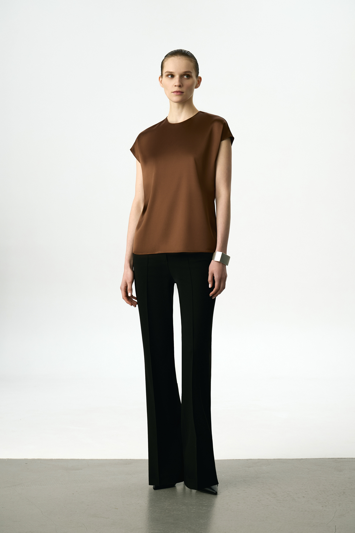 Блузка атласная коричневая VASSA&Co, пол женский, цвет коричневый, фото №3