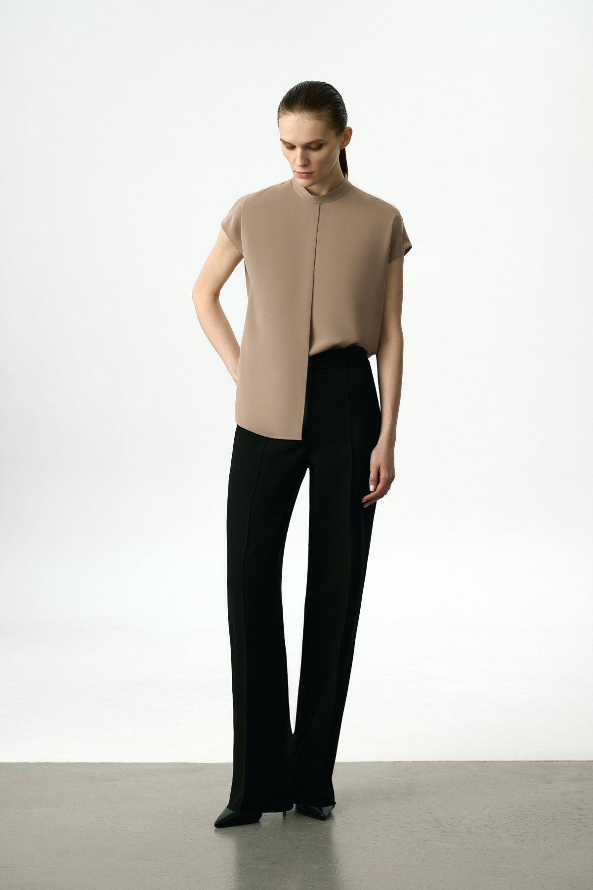 Блузка с эффектом многослойности VASSA&Co, пол женский, цвет бежевый, фото №2