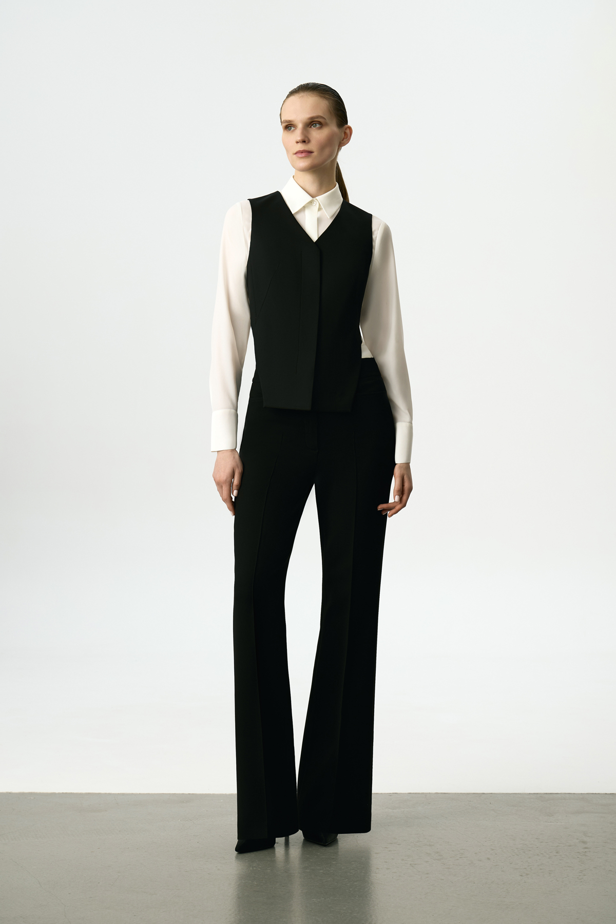 Жилет с фигурными вырезами VASSA&Co, пол женский, цвет черный, фото №2