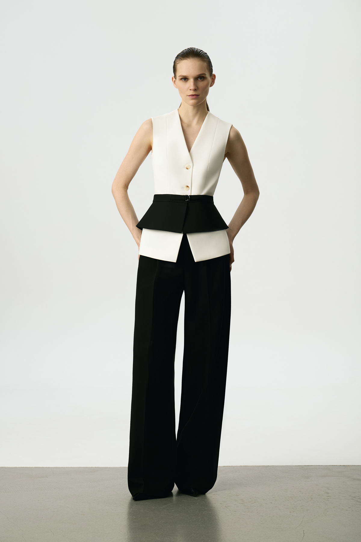 Удлиненный приталенный жилет VASSA&Co, пол женский, цвет белый, фото №5