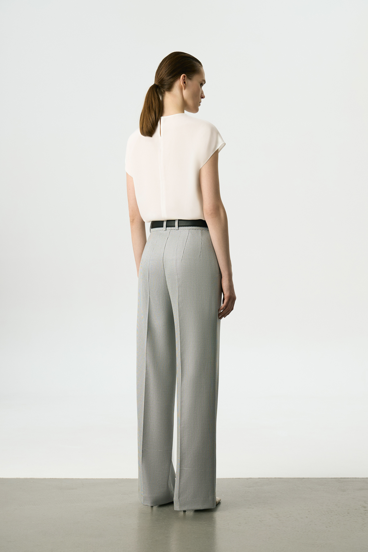 Брюки с принтом «гусиная лапка» VASSA&Co, пол женский, цвет серый, фото №4