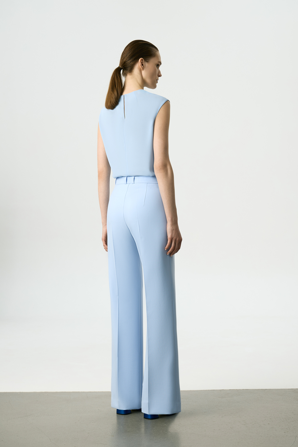 Брюки голубого цвета VASSA&Co, пол женский, цвет голубой, фото №4