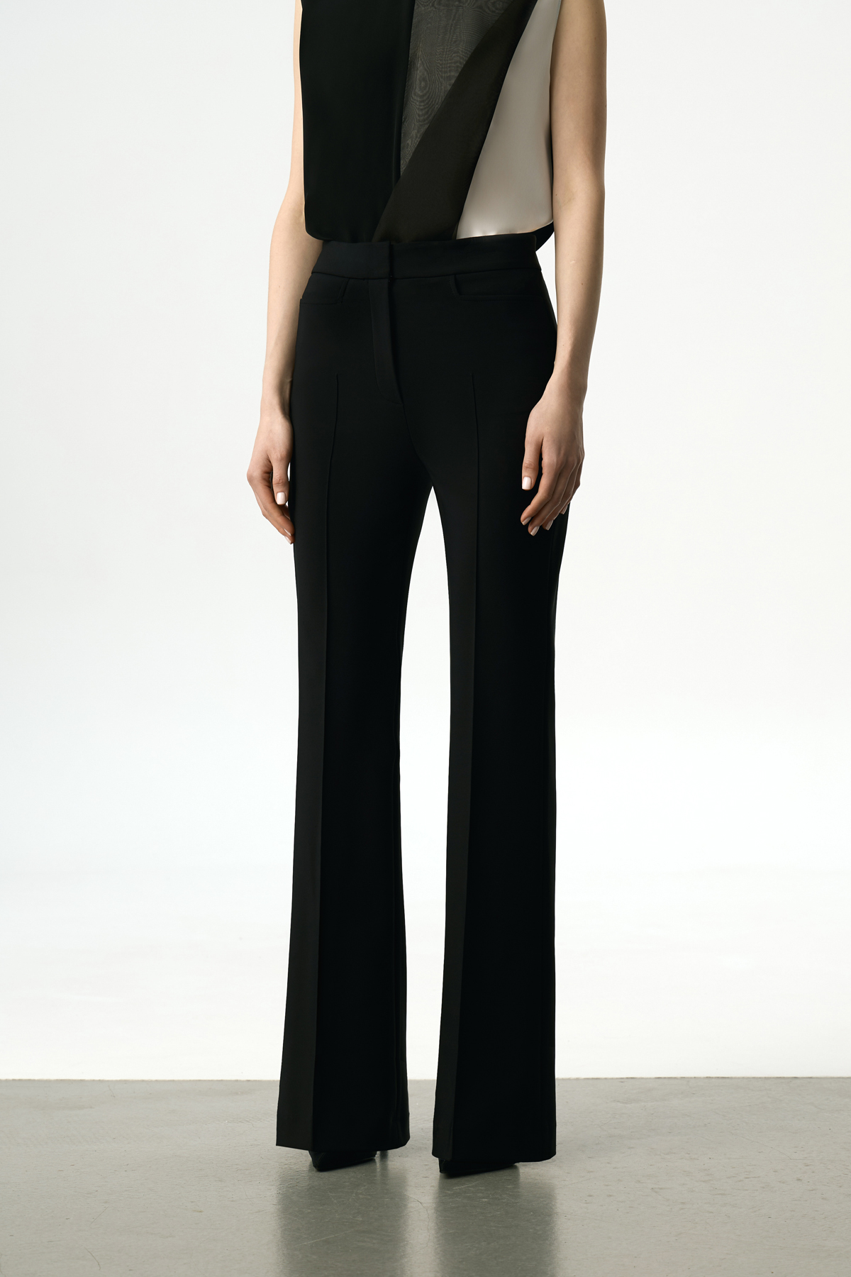 Брюки классические со стрелками VASSA&Co, пол женский, цвет черный, фото №3