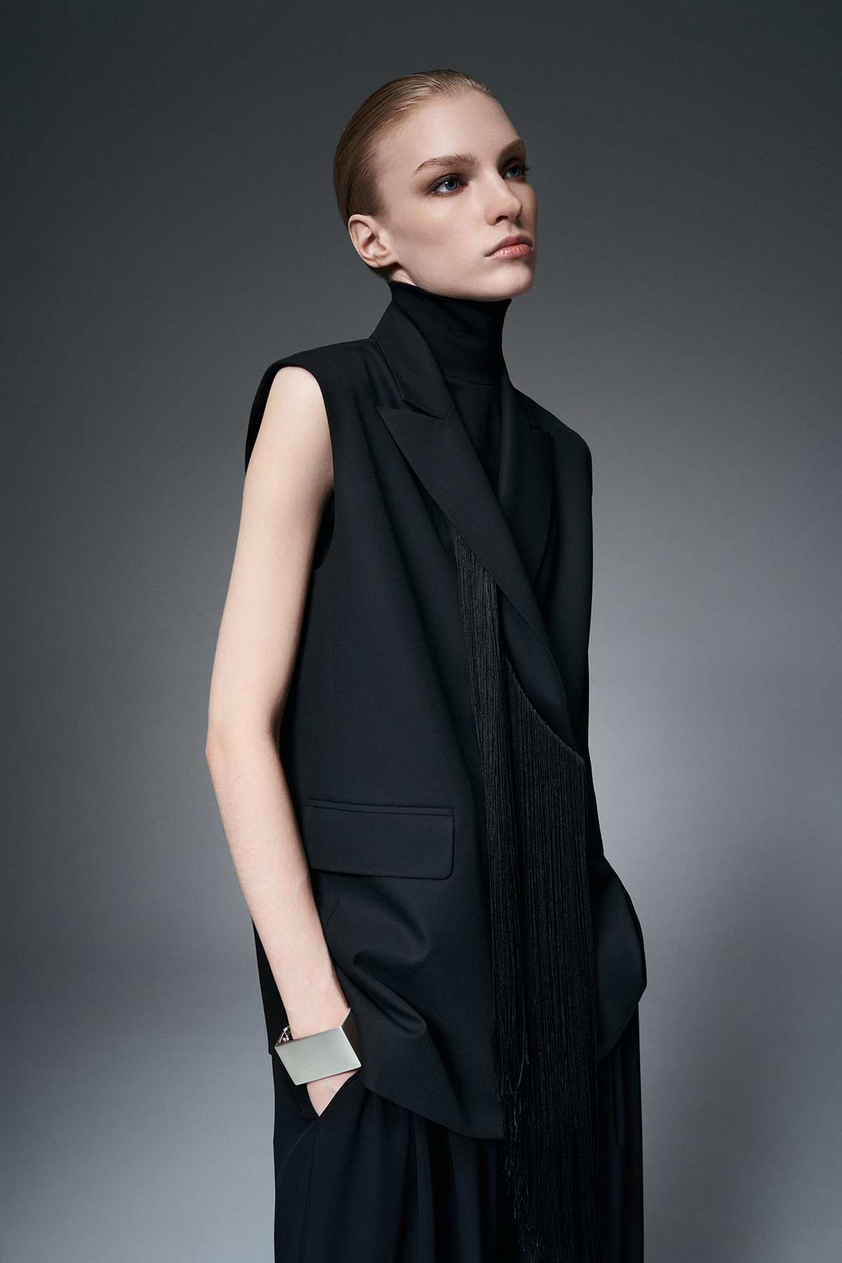 Удлиненный жилет с бахромой VASSA&Co, пол женский, цвет черный, фото №2