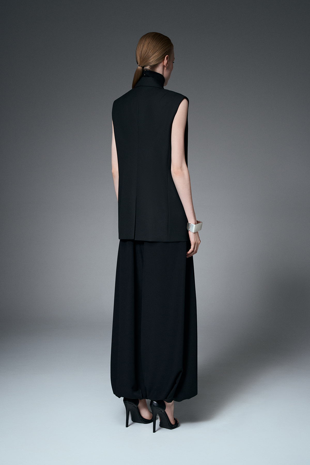 Удлиненный жилет с бахромой VASSA&Co, пол женский, цвет черный, фото №5