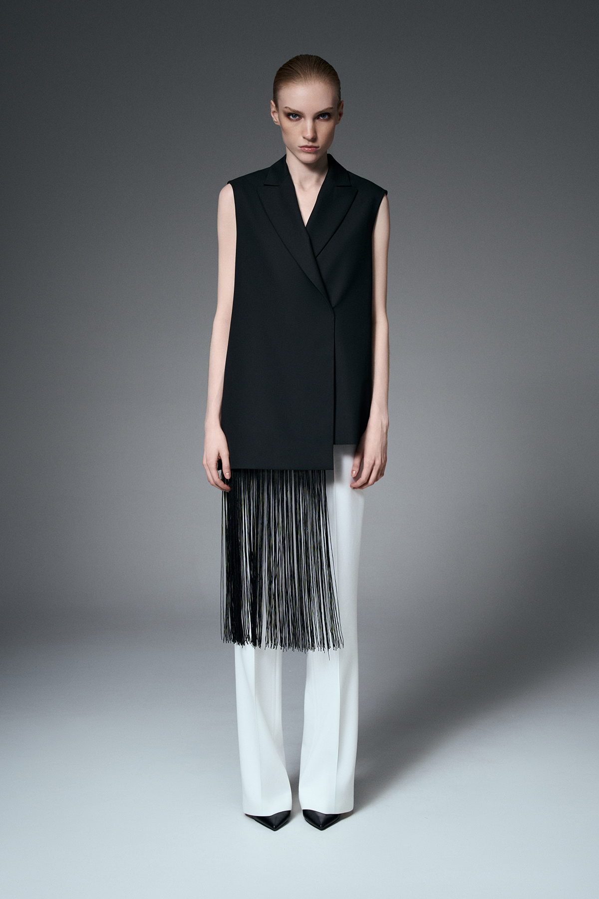 Жилет удлиненный с бахромой VASSA&Co, пол женский, цвет черный, фото №2