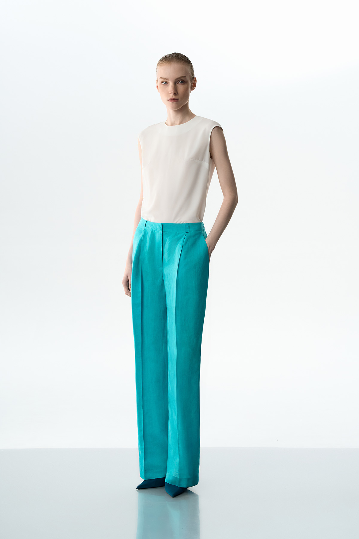 Брюки бирюзовые VASSA&Co, пол женский, цвет голубой, фото №2