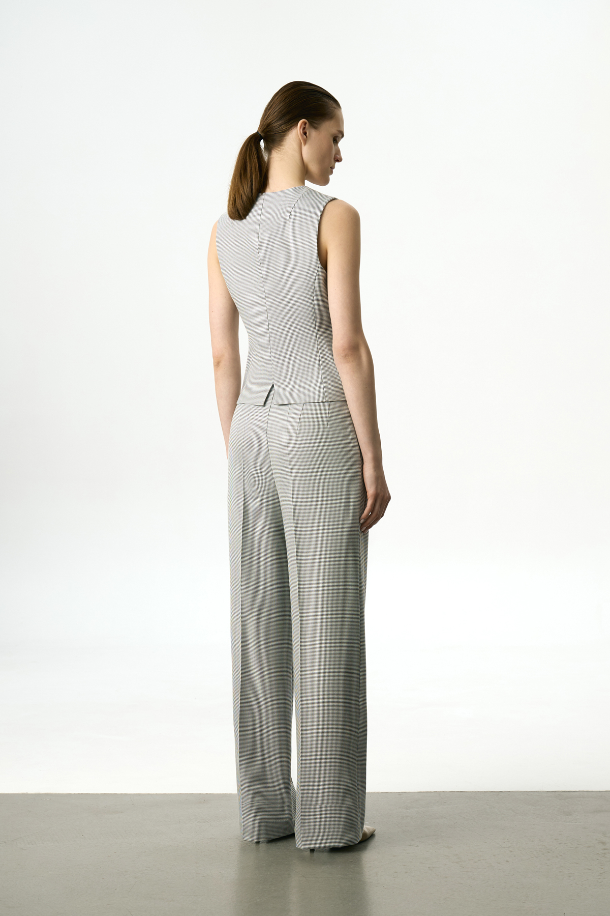 Жилет с принтом «гусиная лапка» VASSA&Co, пол женский, цвет серый, фото №4