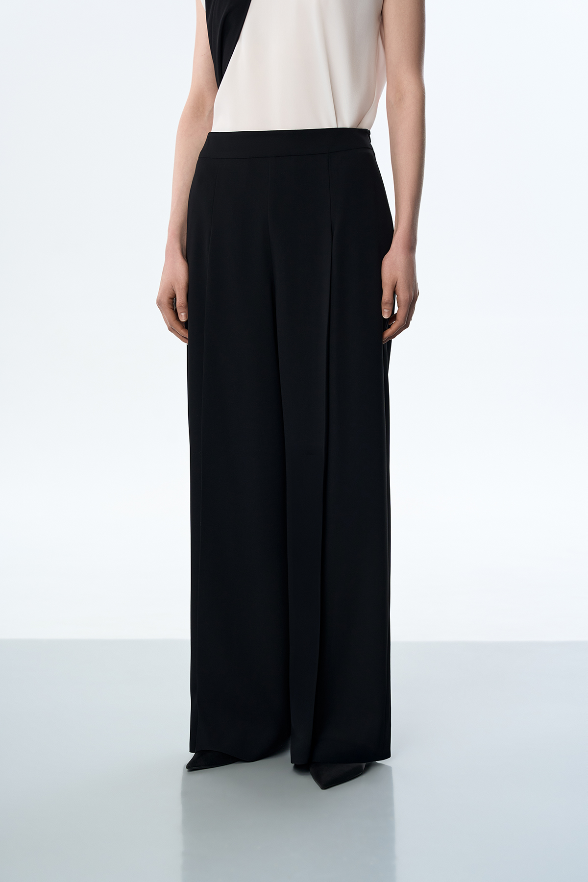 Брюки широкие VASSA&Co, пол женский, цвет черный, фото №2