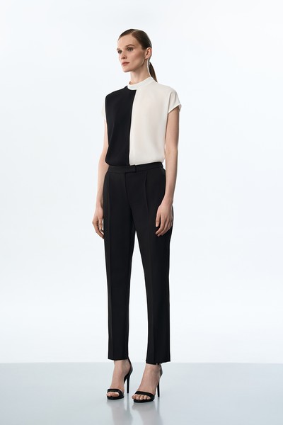 Брюки базовые зауженные VASSA&Co, пол женский, цвет черный, фото №2