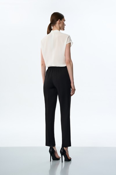 Брюки базовые зауженные VASSA&Co, пол женский, цвет черный, фото №4